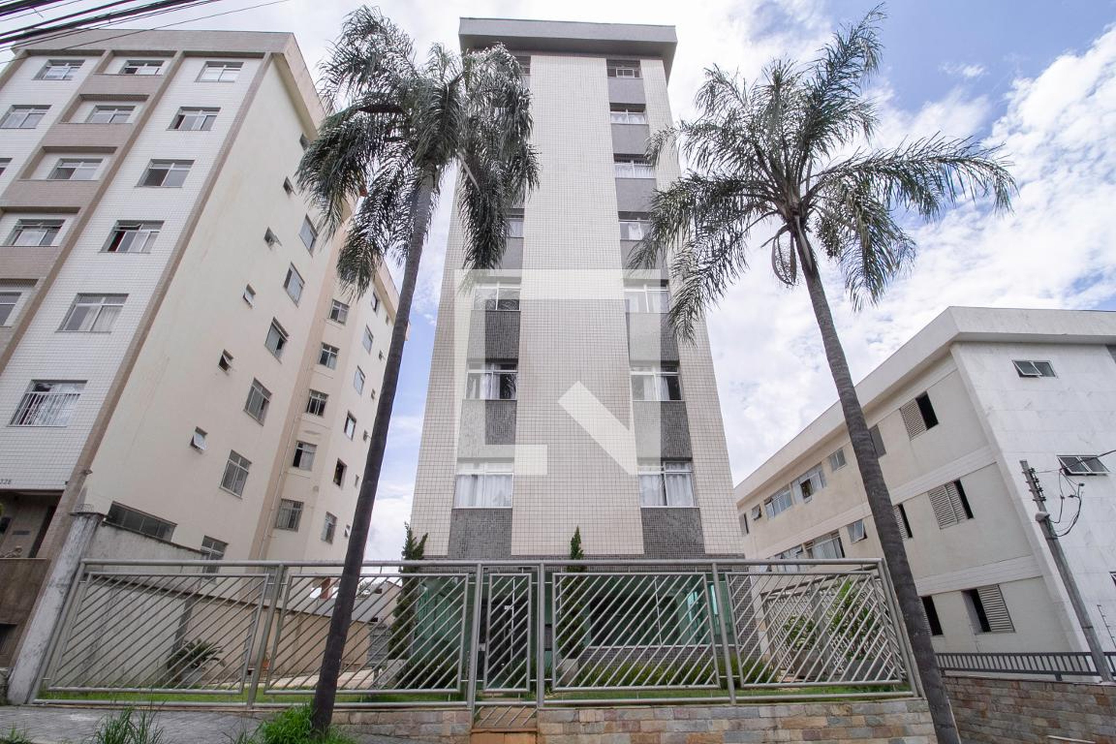 Fachada Condomínio em Rua Desembargador Paula Mota, 318