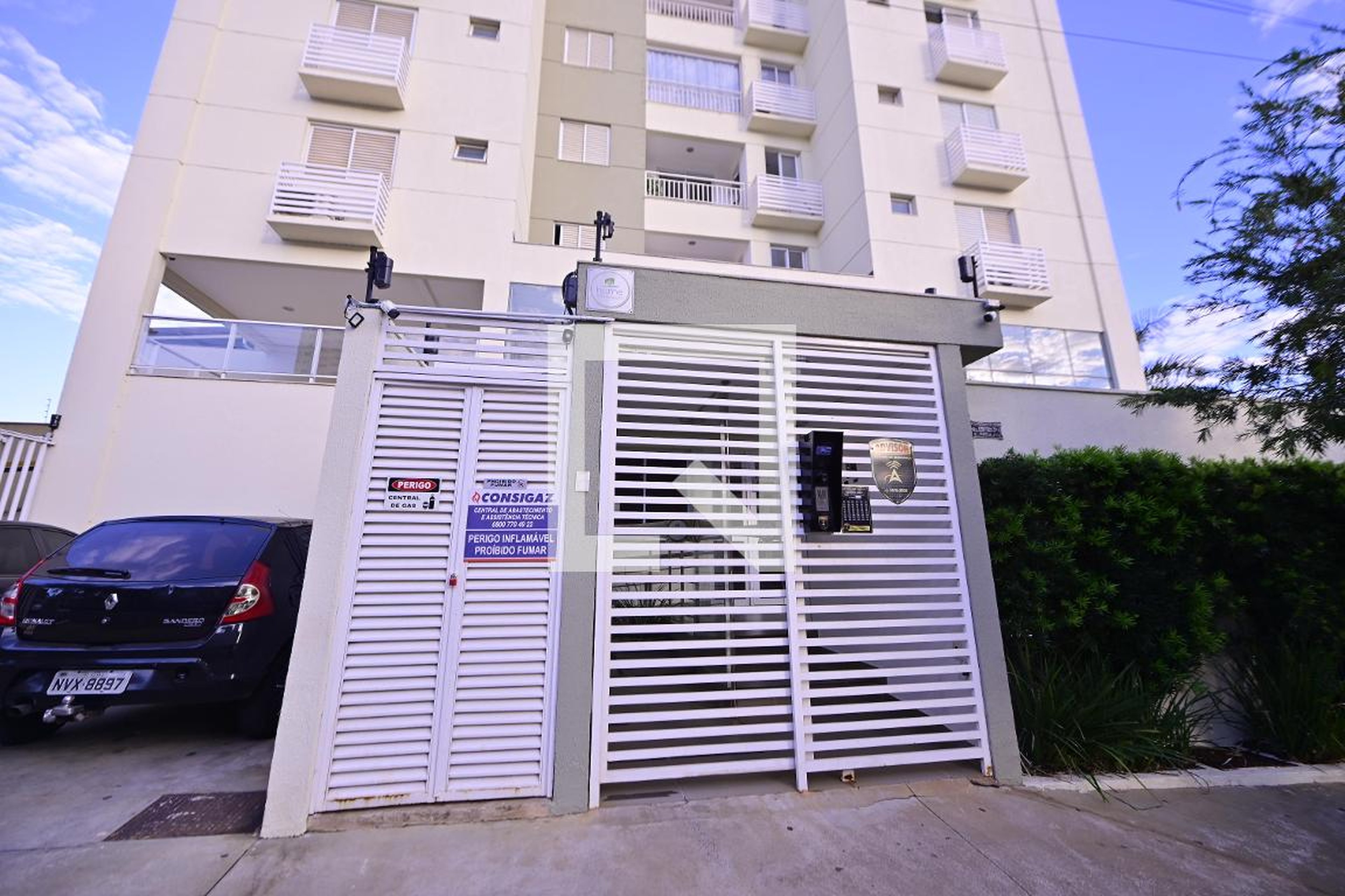 Fachada Condomínio em Rua Dona Gercina Borges Teixeira, 243