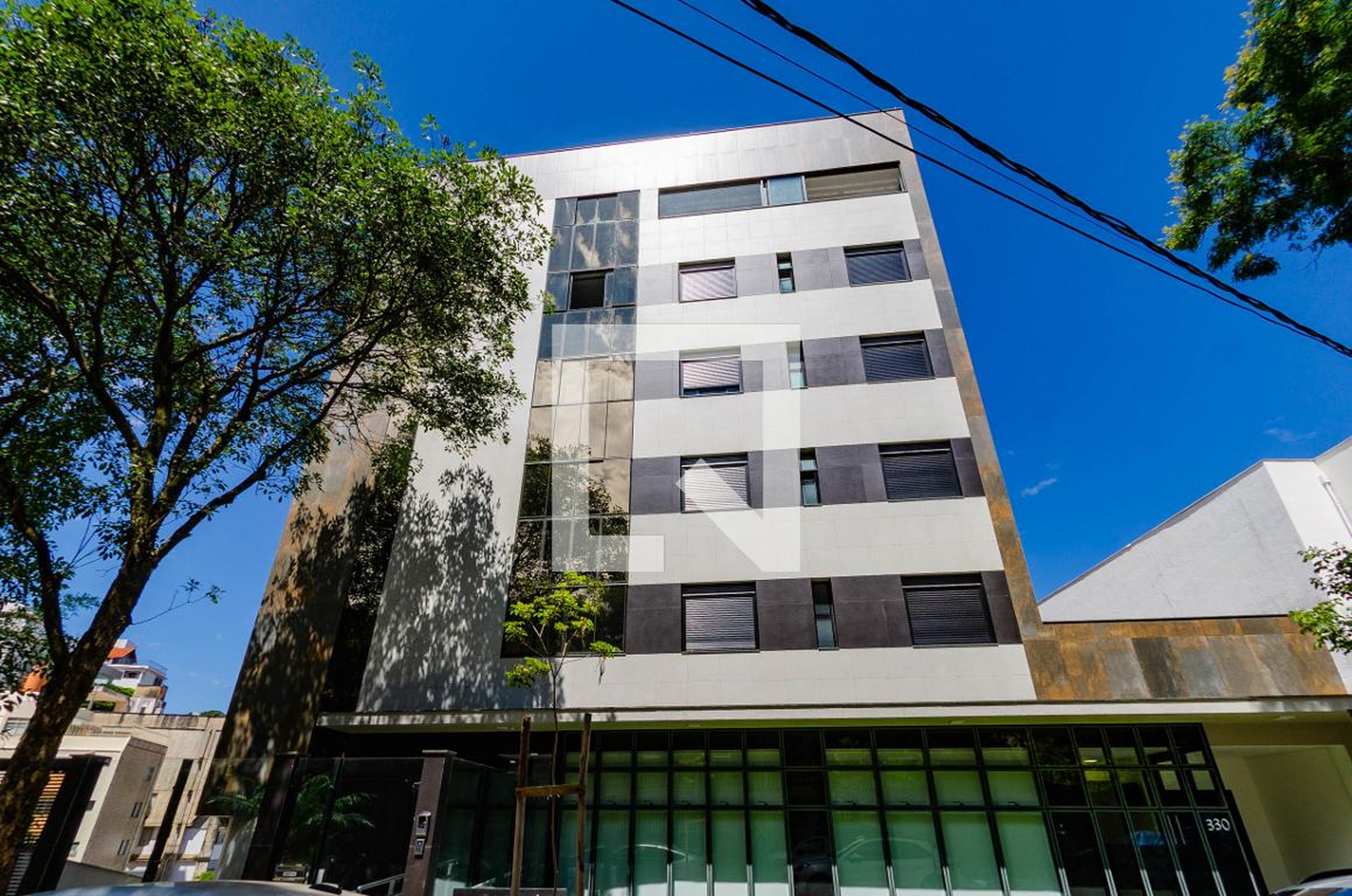 Fachada Condomínio em Rua Newton, 336