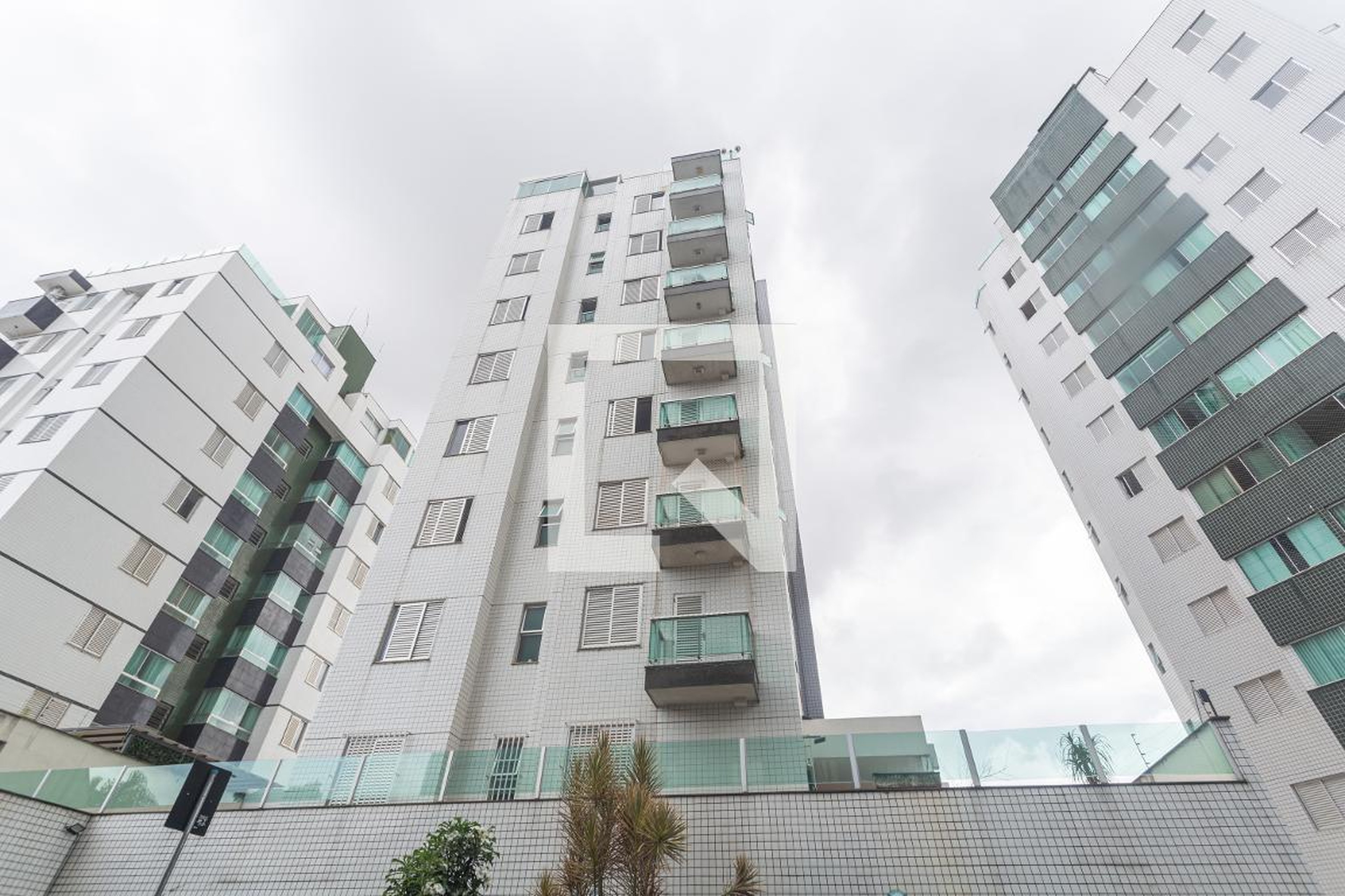 Fachada Condomínio em Rua Maura, 987