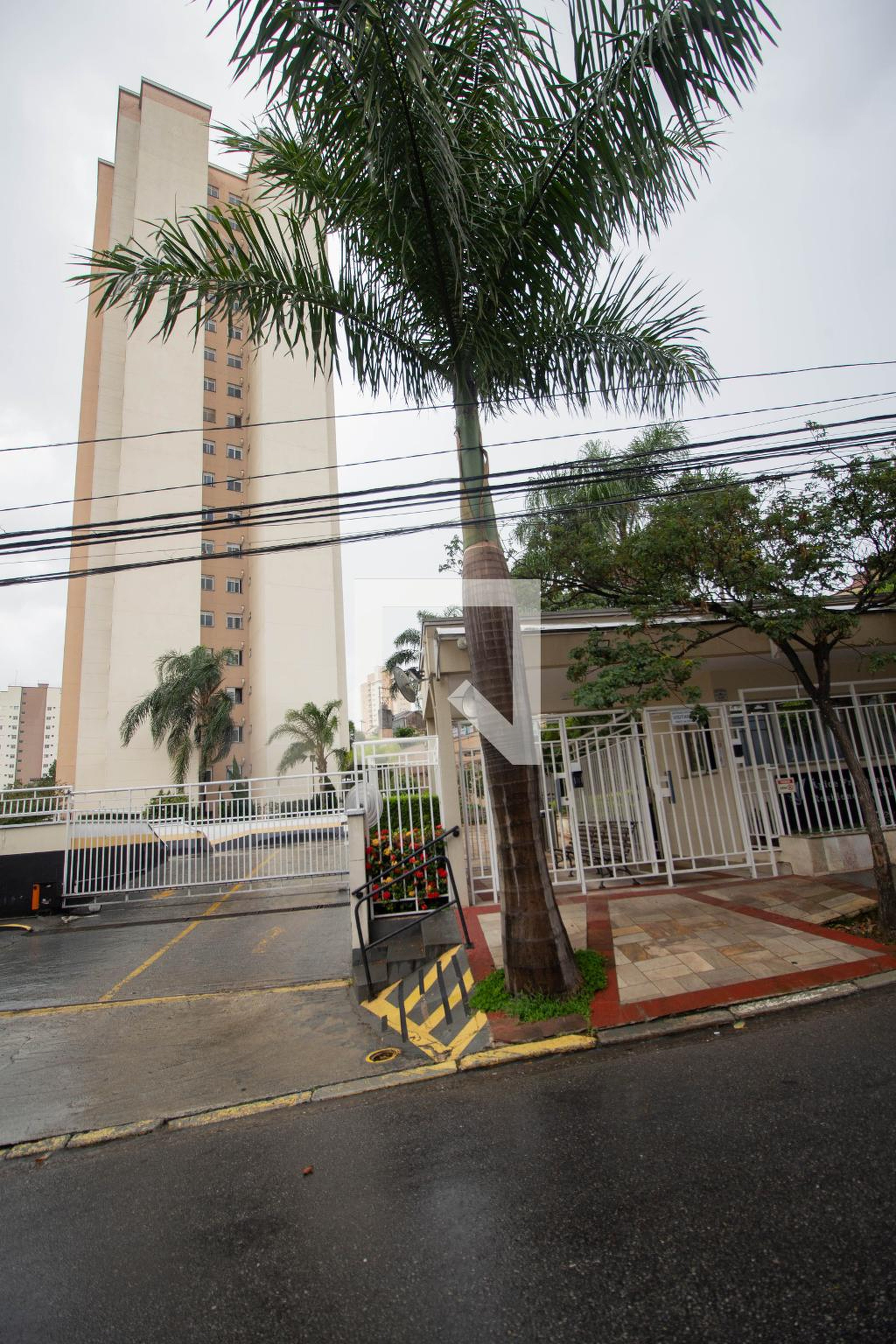 Fachada Condomínio em Rua Pedroso Xavier, 27