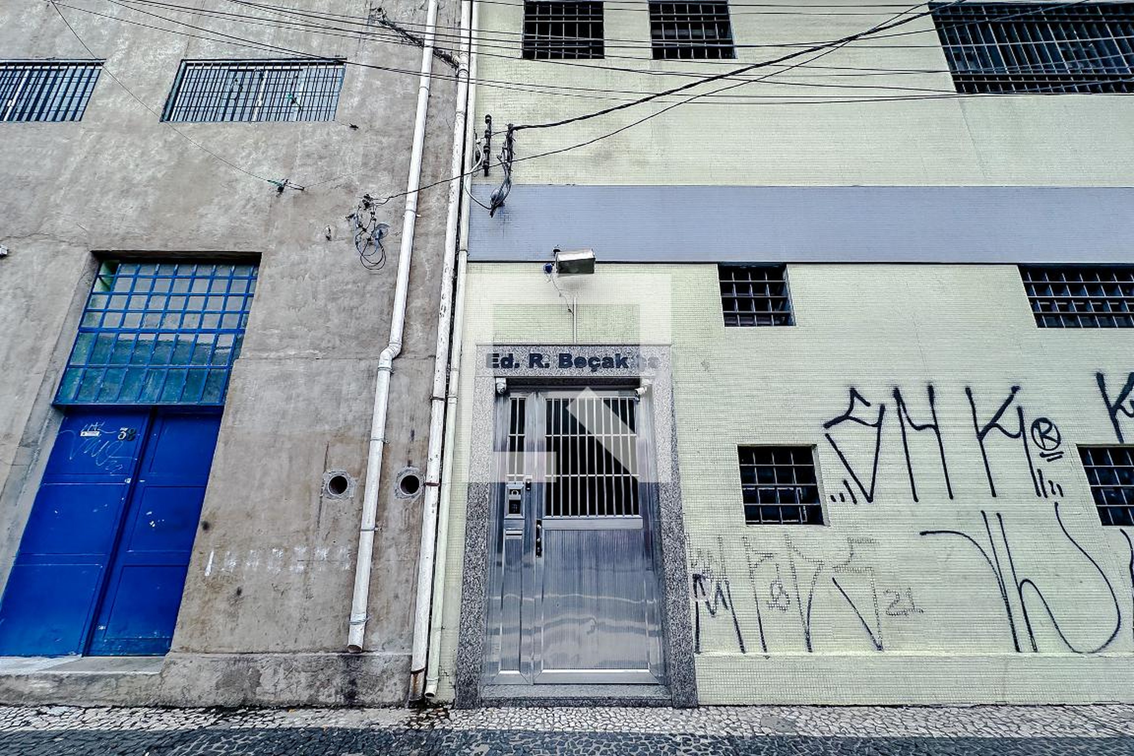 Fachada Edifício R Becak