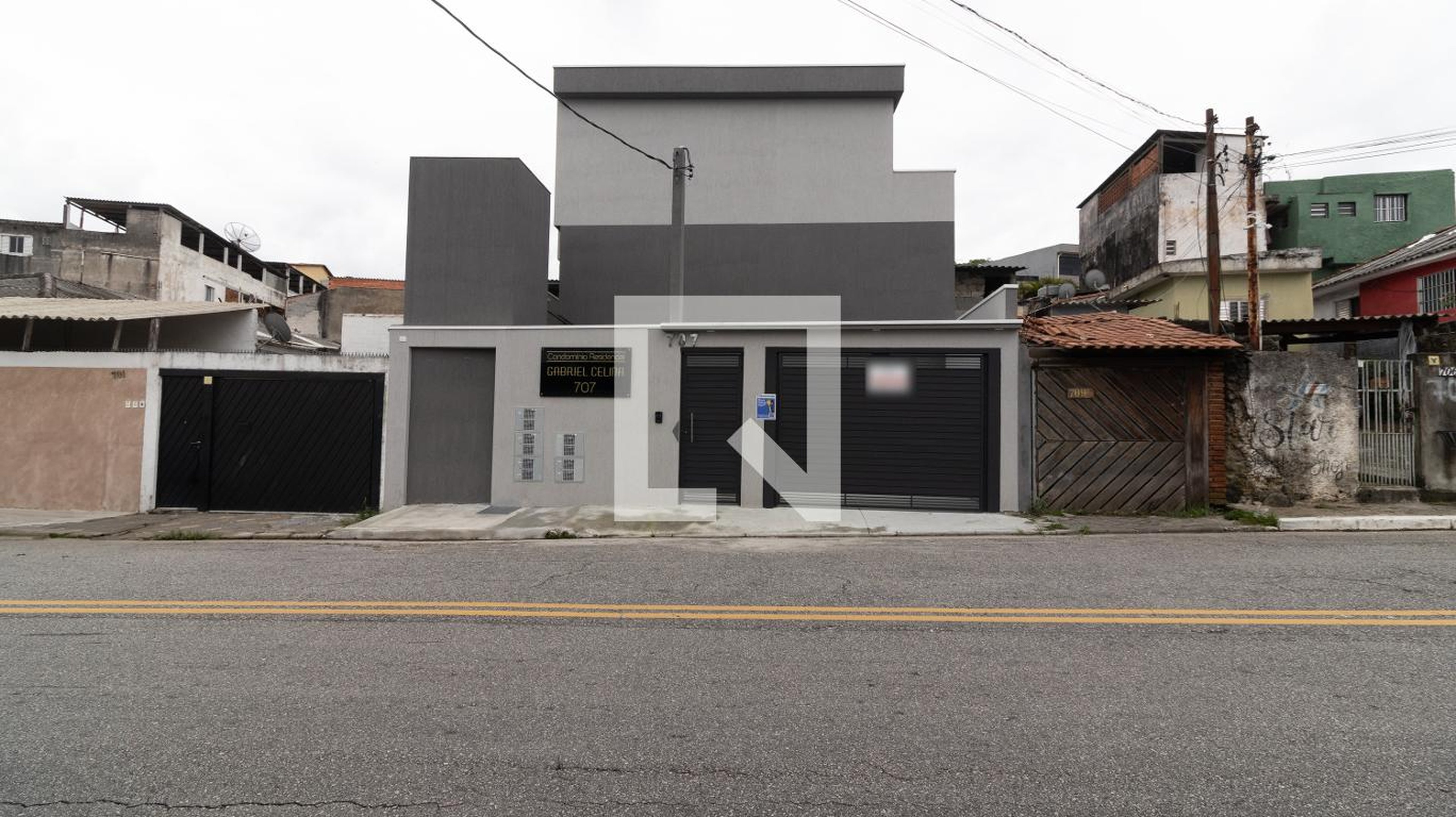 Fachada Condomínio em Rua Fernão Mendes Pinto, 707