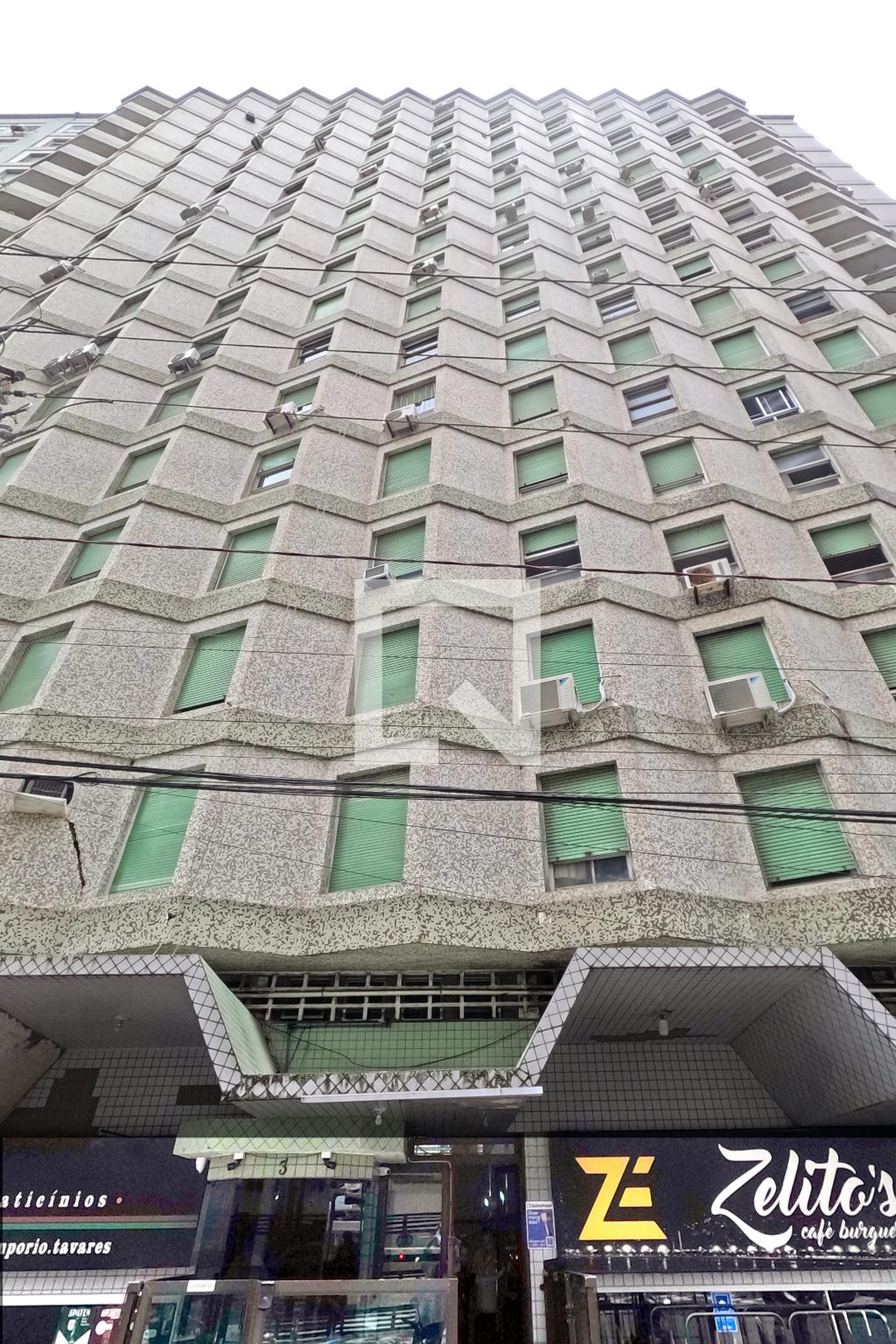 Fachada Condomínio em Rua Alexandre Martins, 4