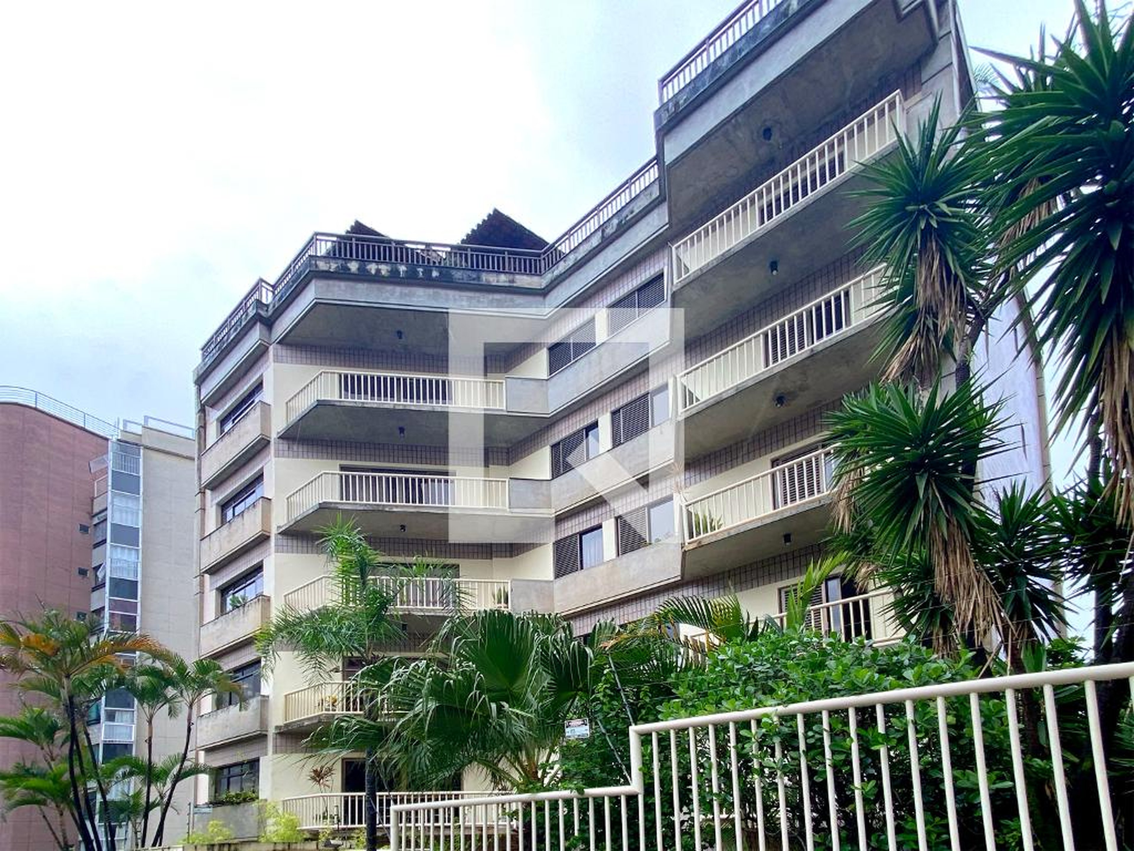 Fachada Condomínio em Rua Professor Baroni, 220