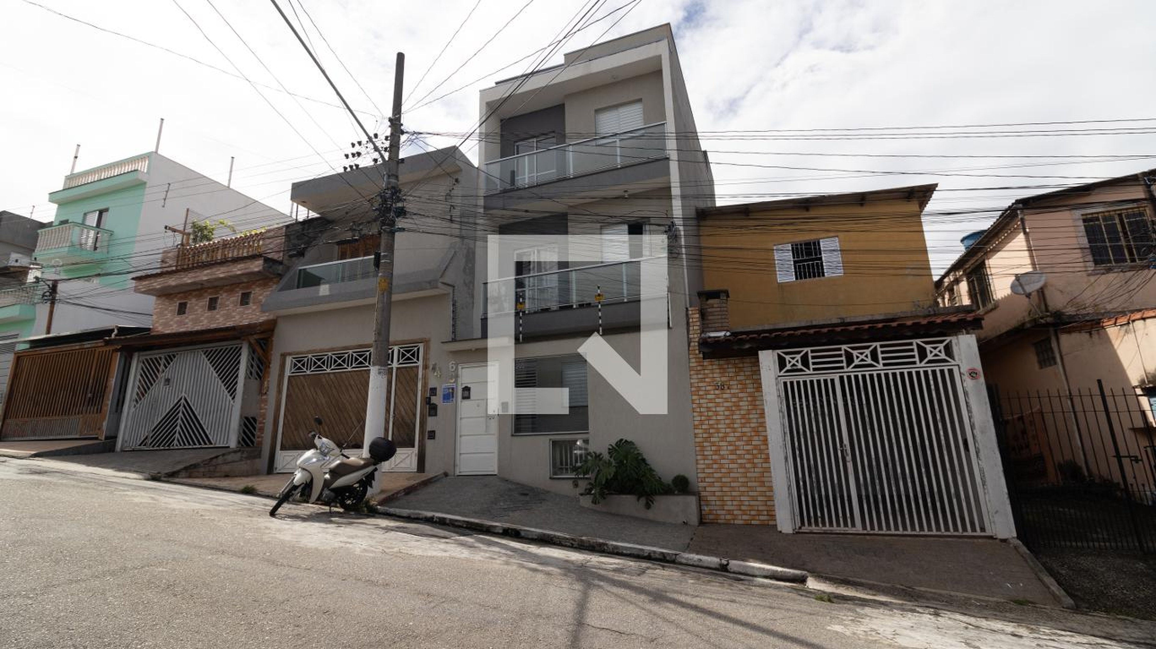 Fachada Condomínio em Rua Paratiba, 60