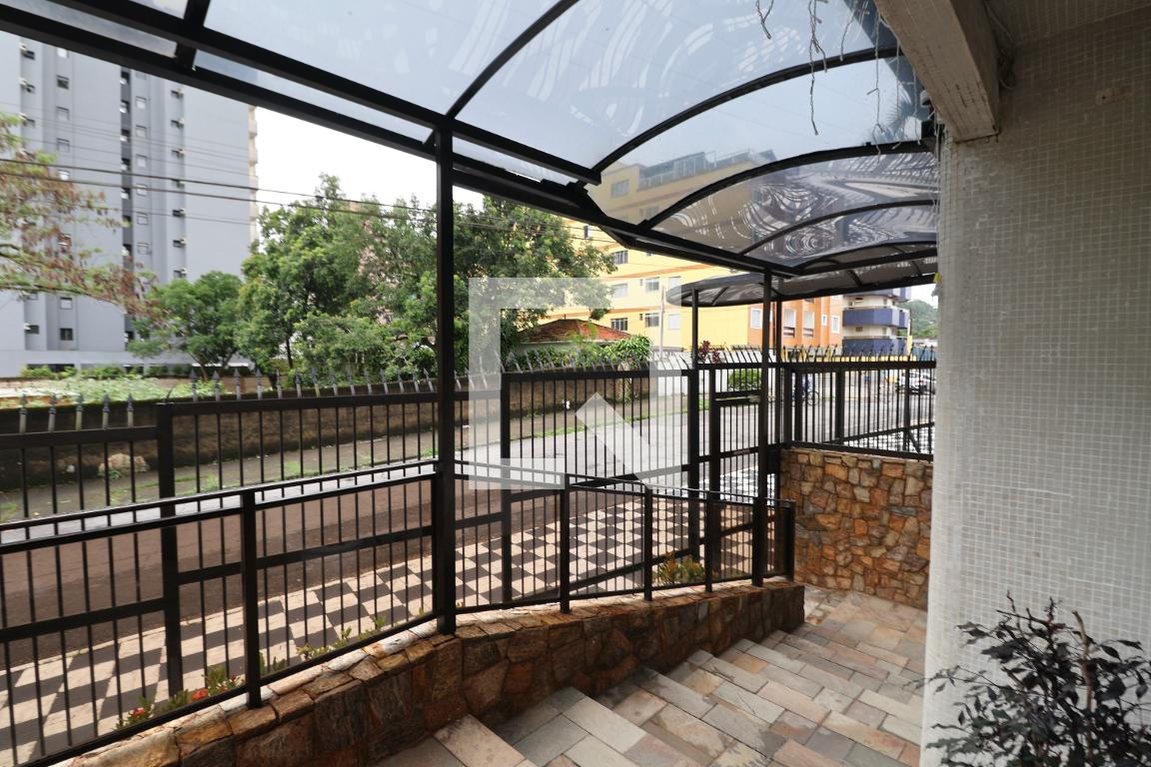 Fachada Condomínio em Rua Campos Sáles, 02