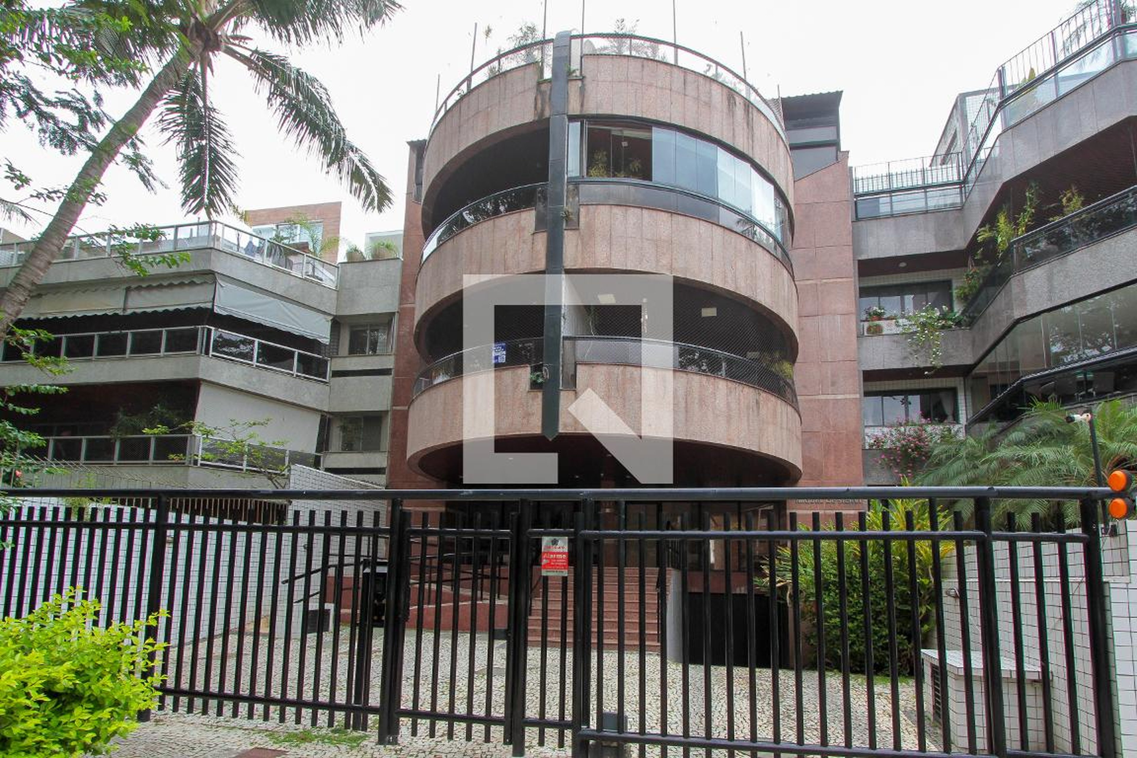 Fachada Condomínio em Avenida Monsenhor Ascâneo, 121