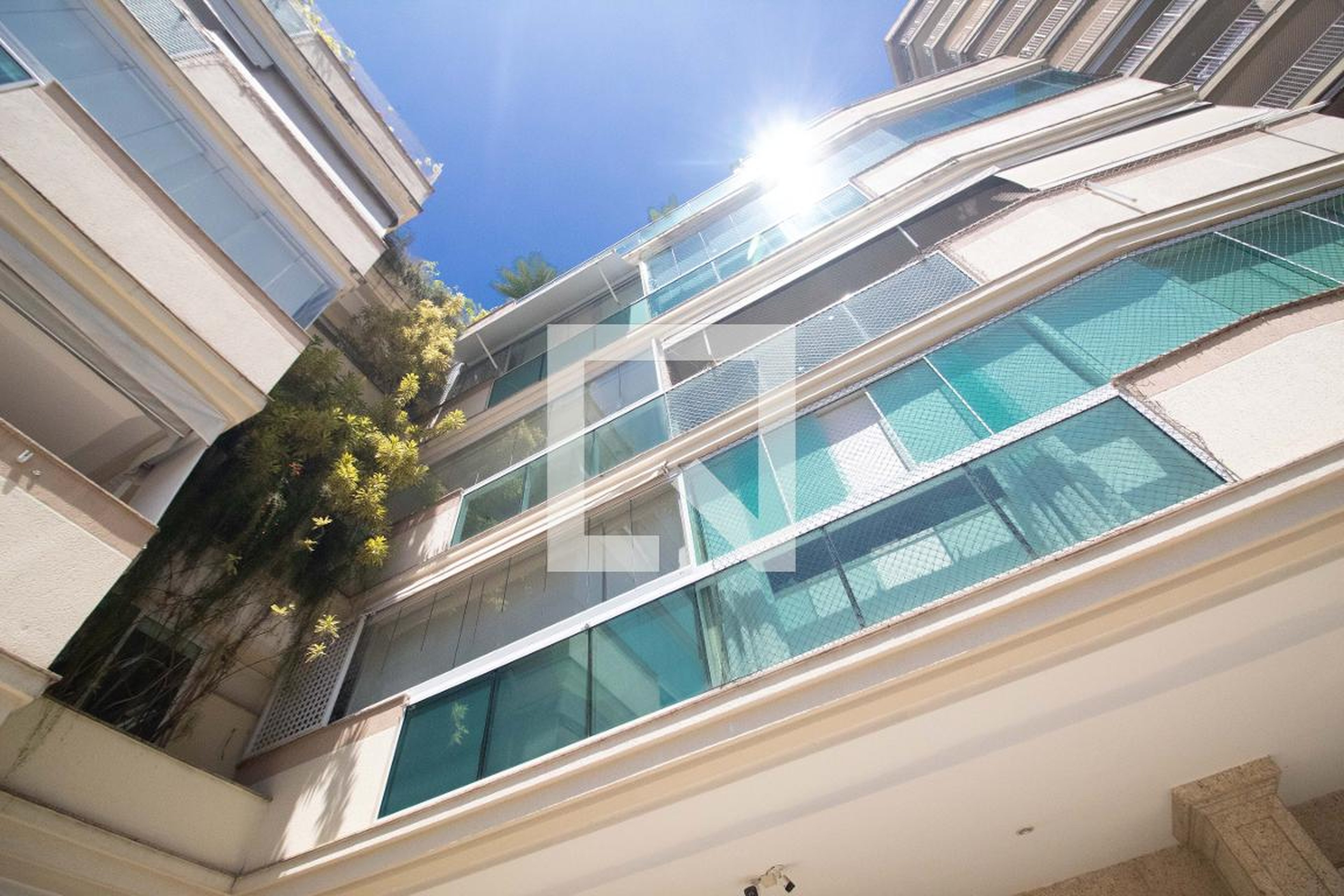 Fachada Condomínio Chanteau Suo Larc