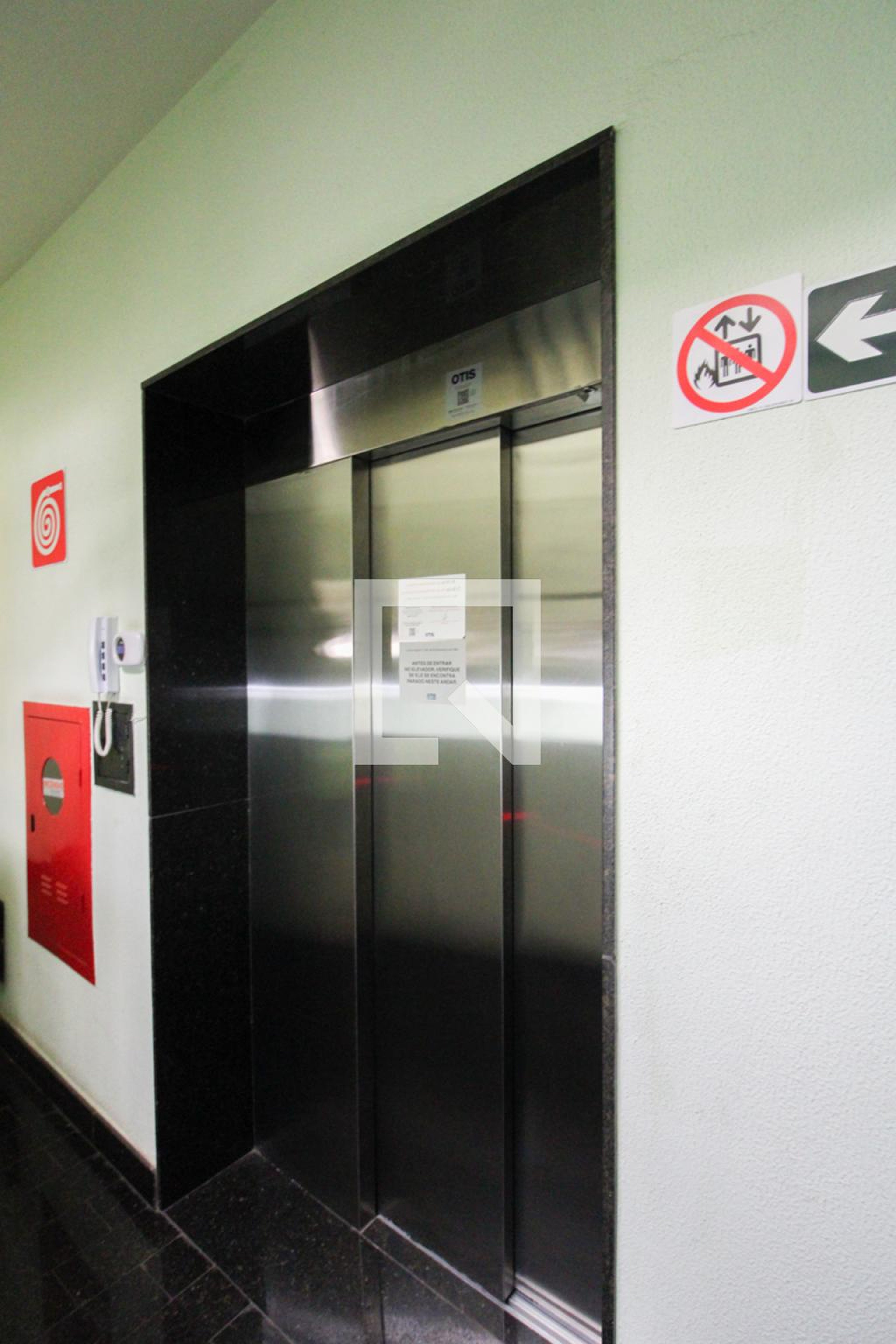 Elevador - Edifício Rodrigues