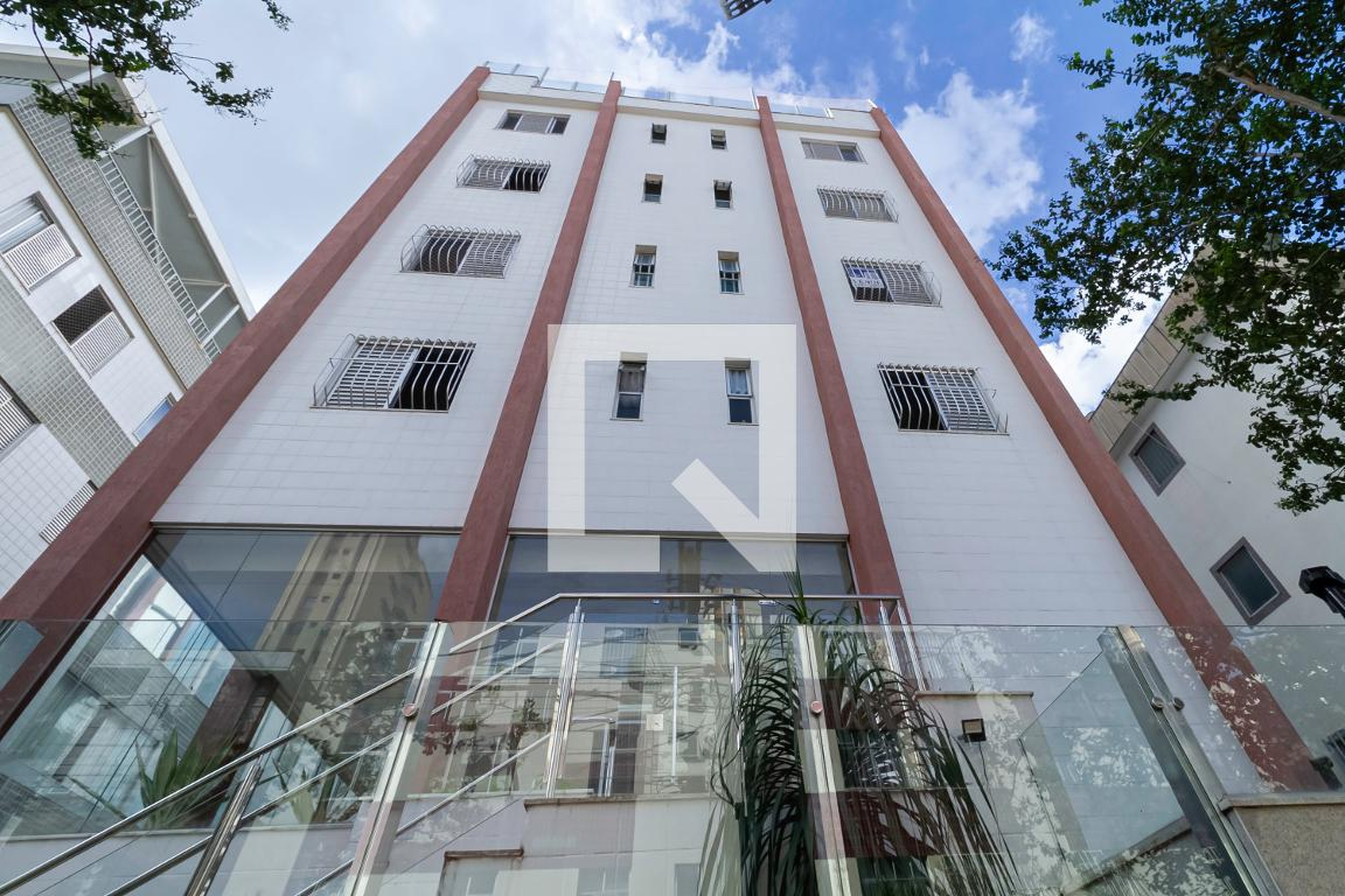 Fachada Condomínio em Rua Professora Maria Carolina Campos, 80