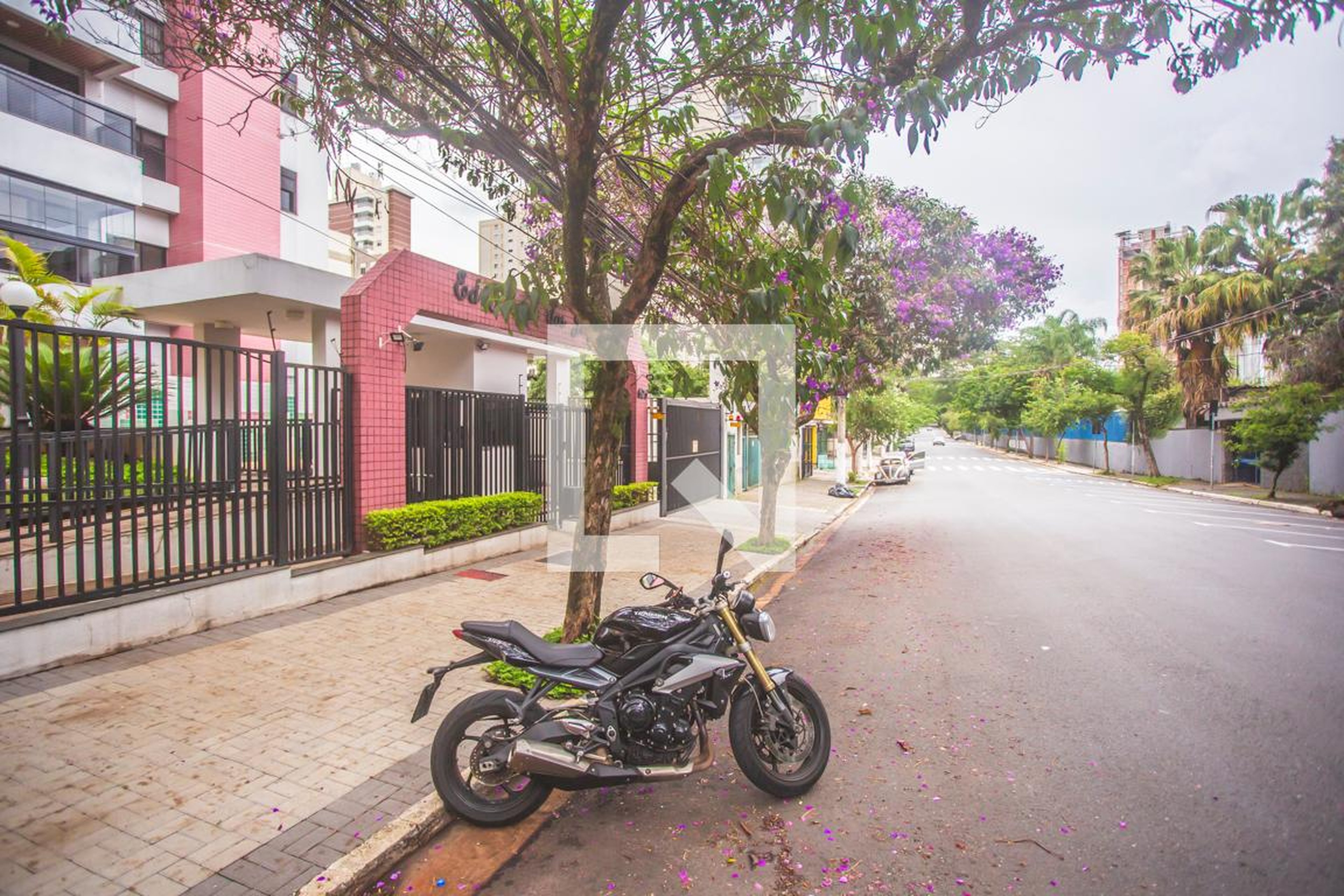 Fachada Edifício Parque dos Jequitibas