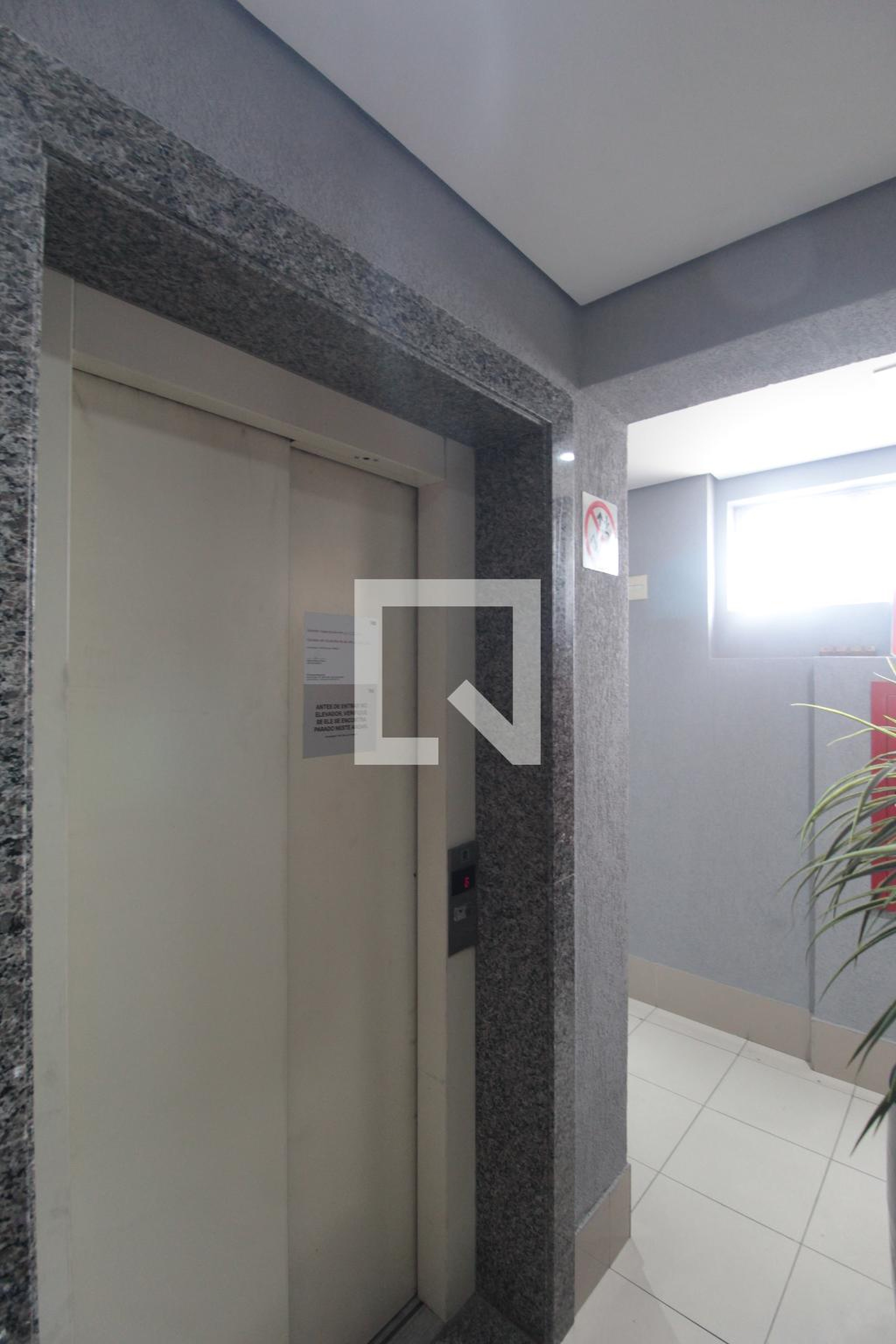 Hall de Entrada Condomínio em Rua Desembargador Paula Mota, 1902