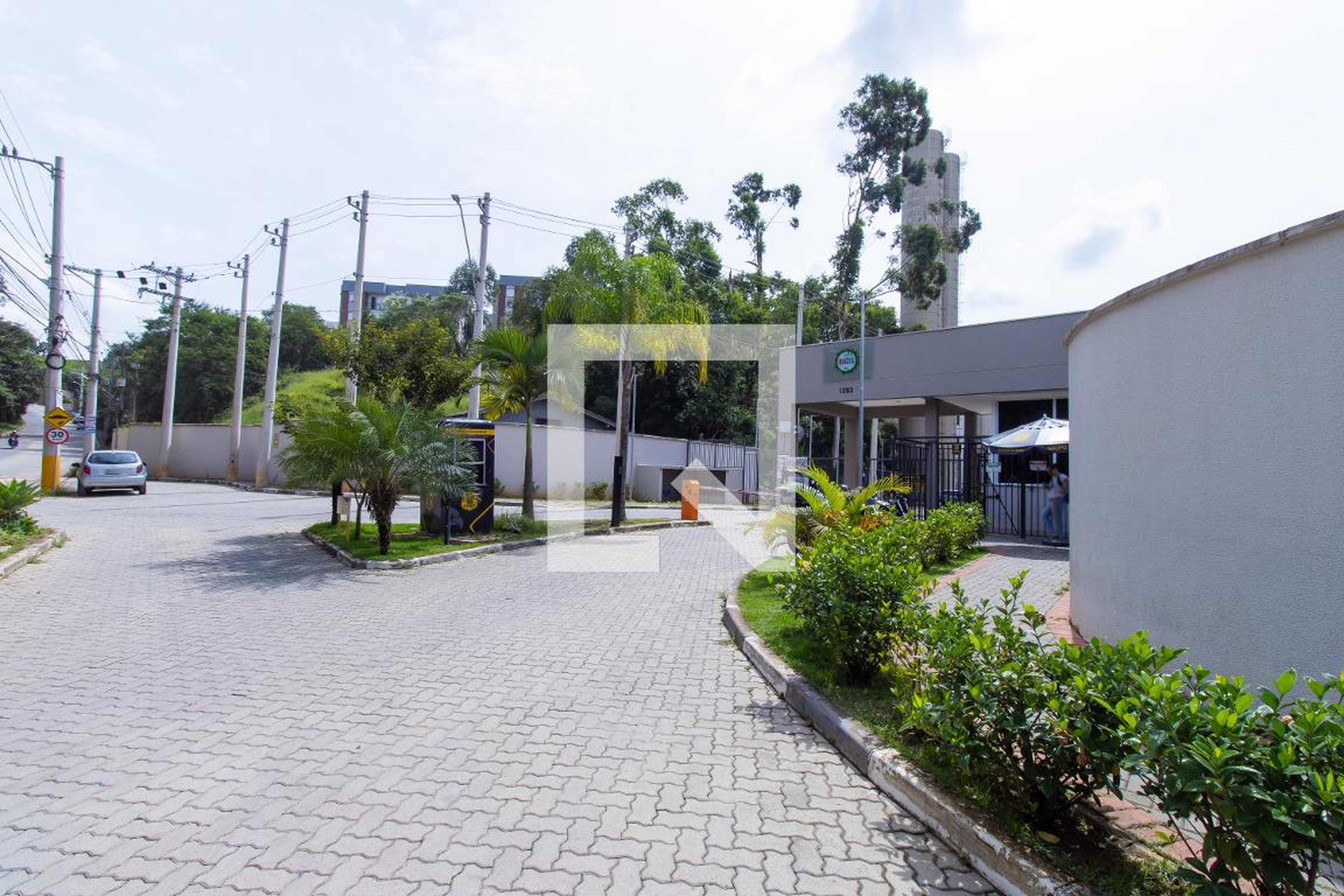 Fachada do condomínio Condomínio em Avenida Doutor Odair Pacheco Pedroso, 198