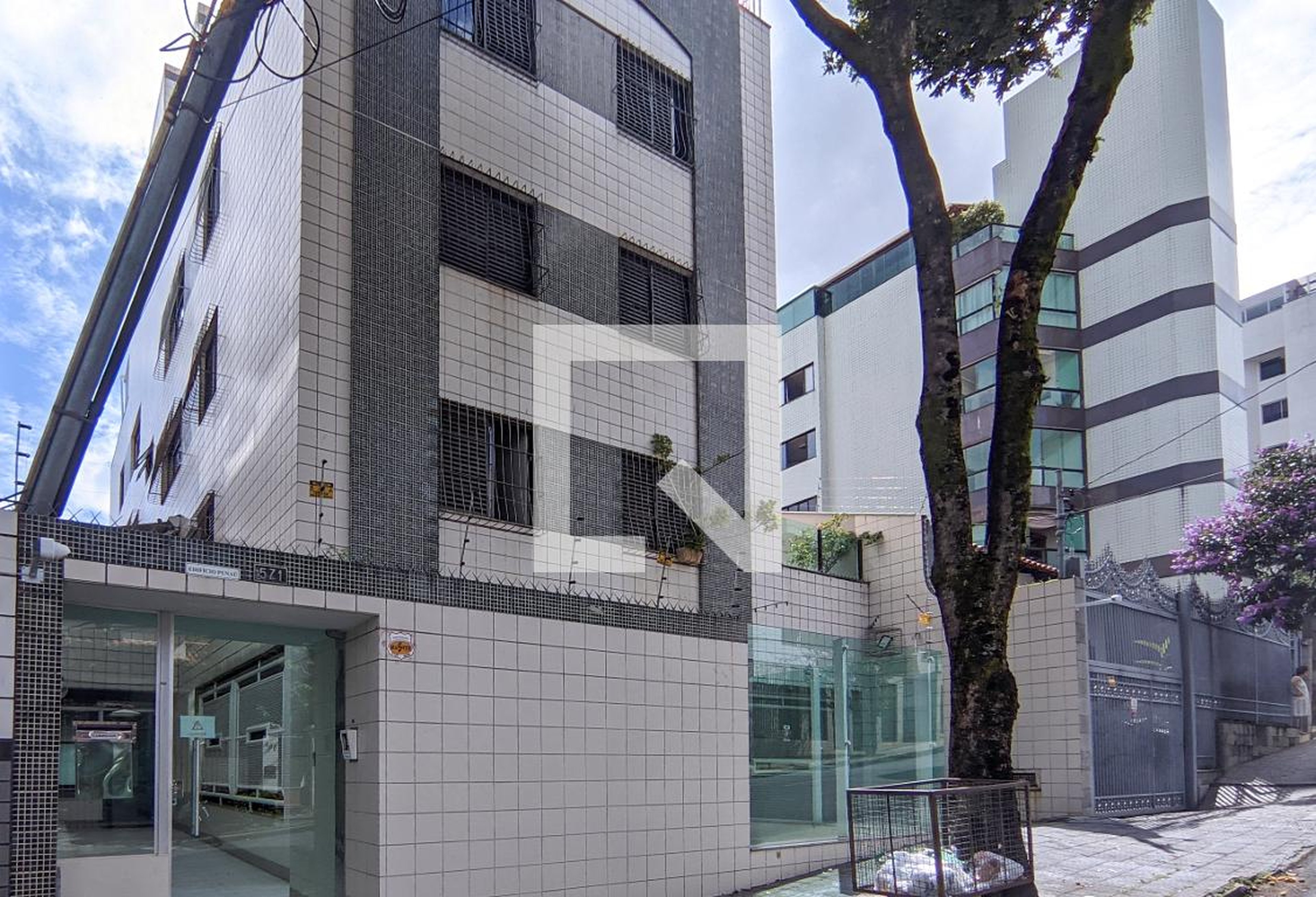 Fachada Condomínio em Rua Deputado Bernardino Sena Figueiredo, 571