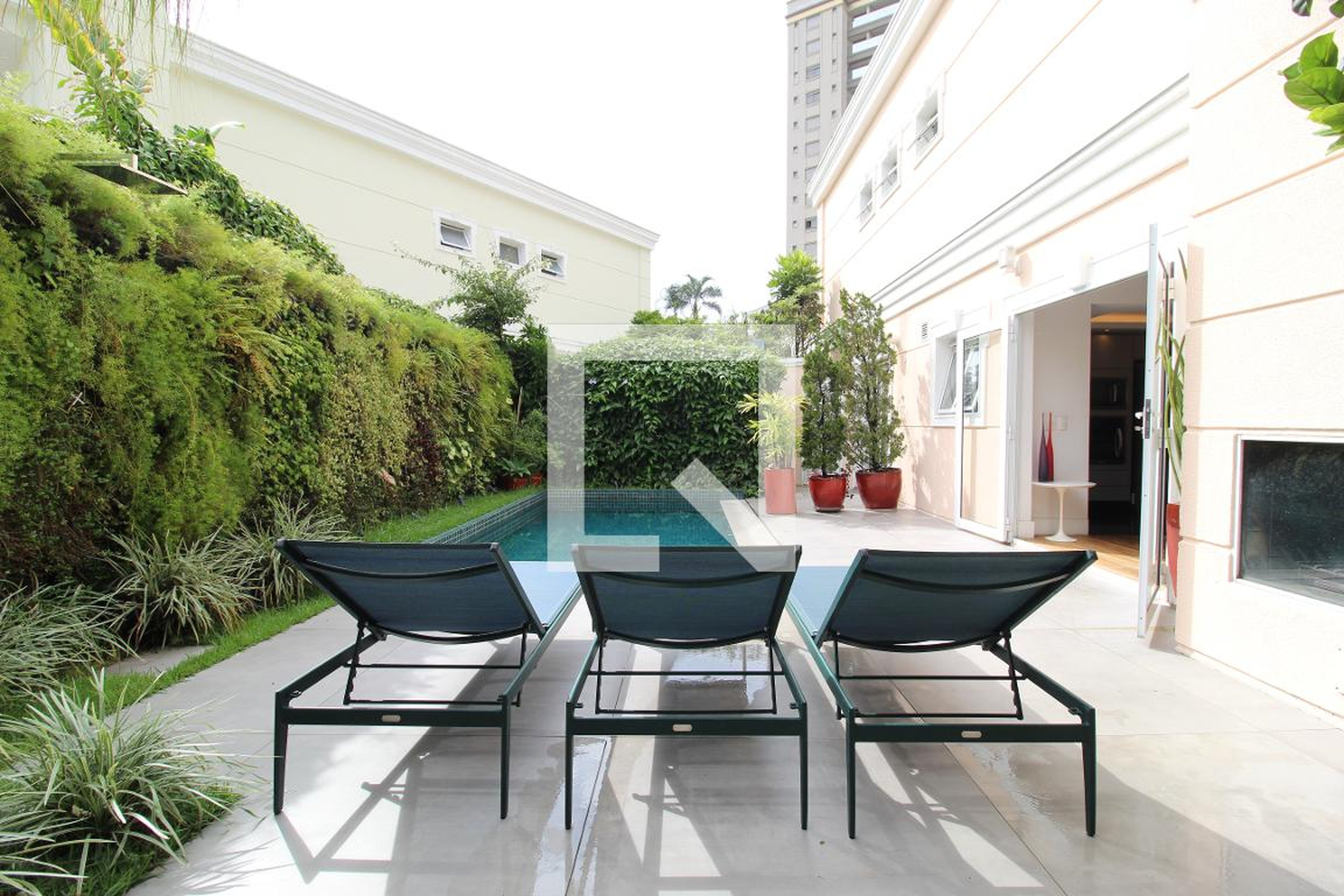 Piscina - Flores do Campo