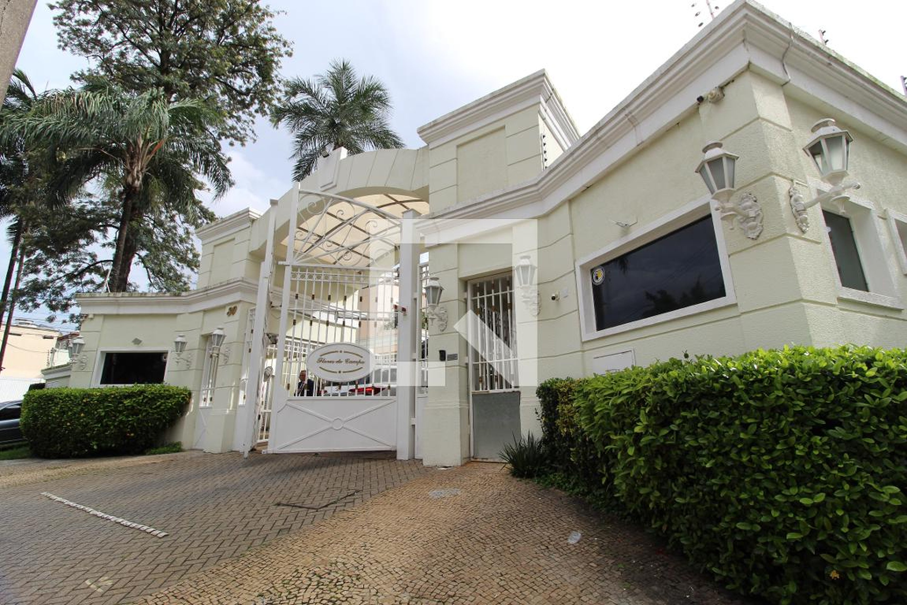 Fachada do Condomínio Condomínio em Avenida Piassanguaba, 80