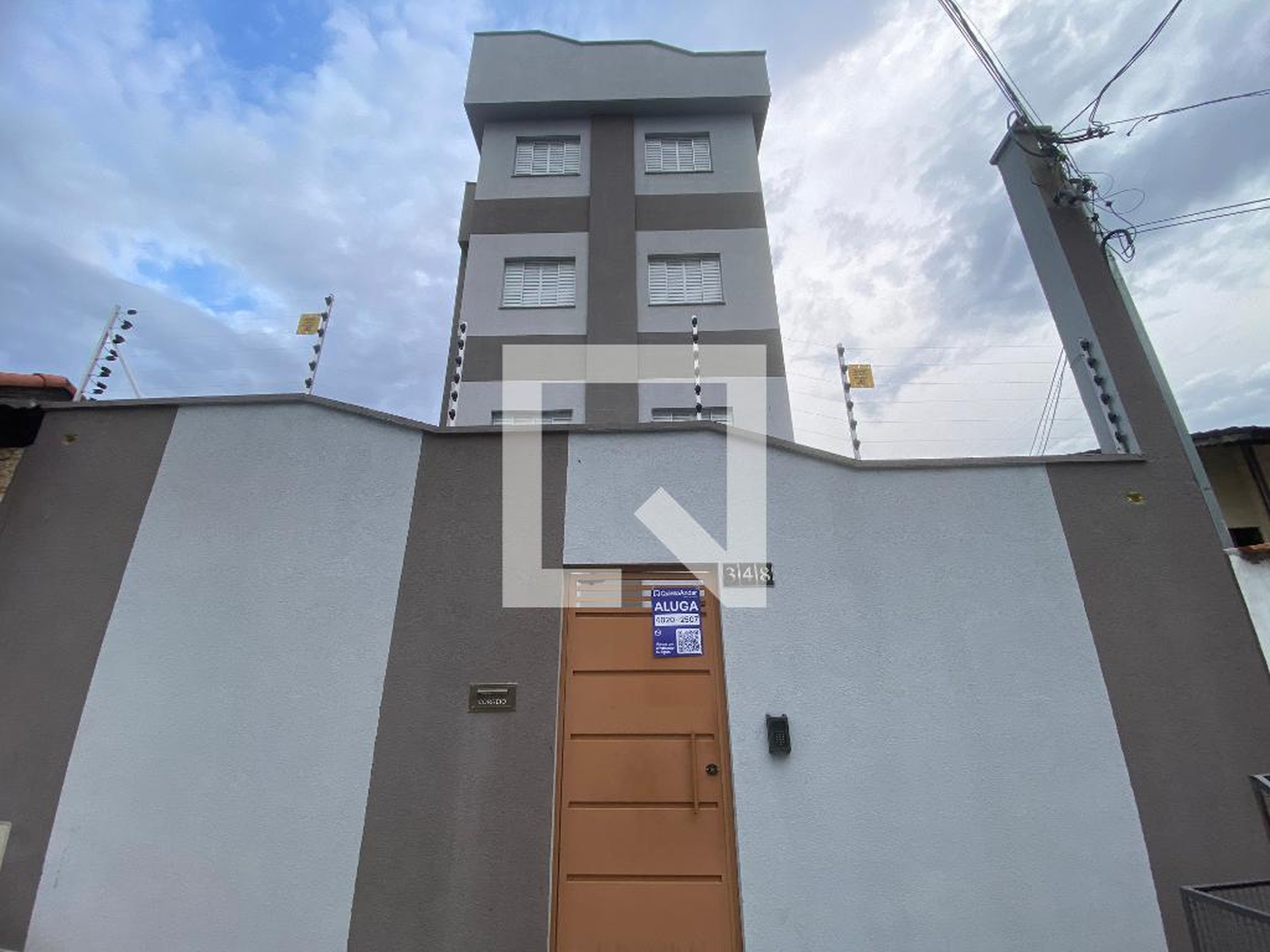 Fachada Condomínio em Rua Artur Alvim, 348