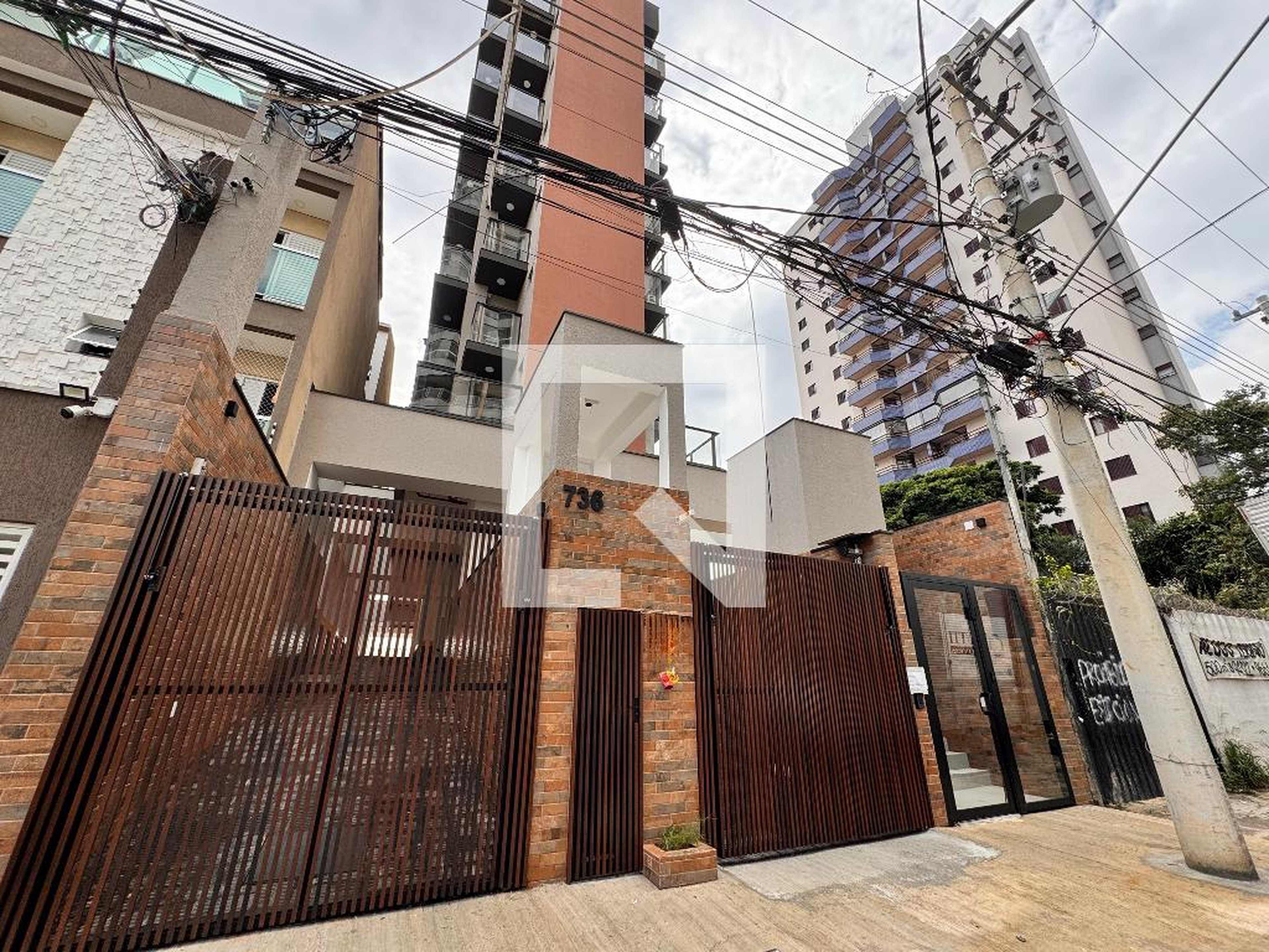 Fachada Condomínio em Rua Vitória Régia, 739