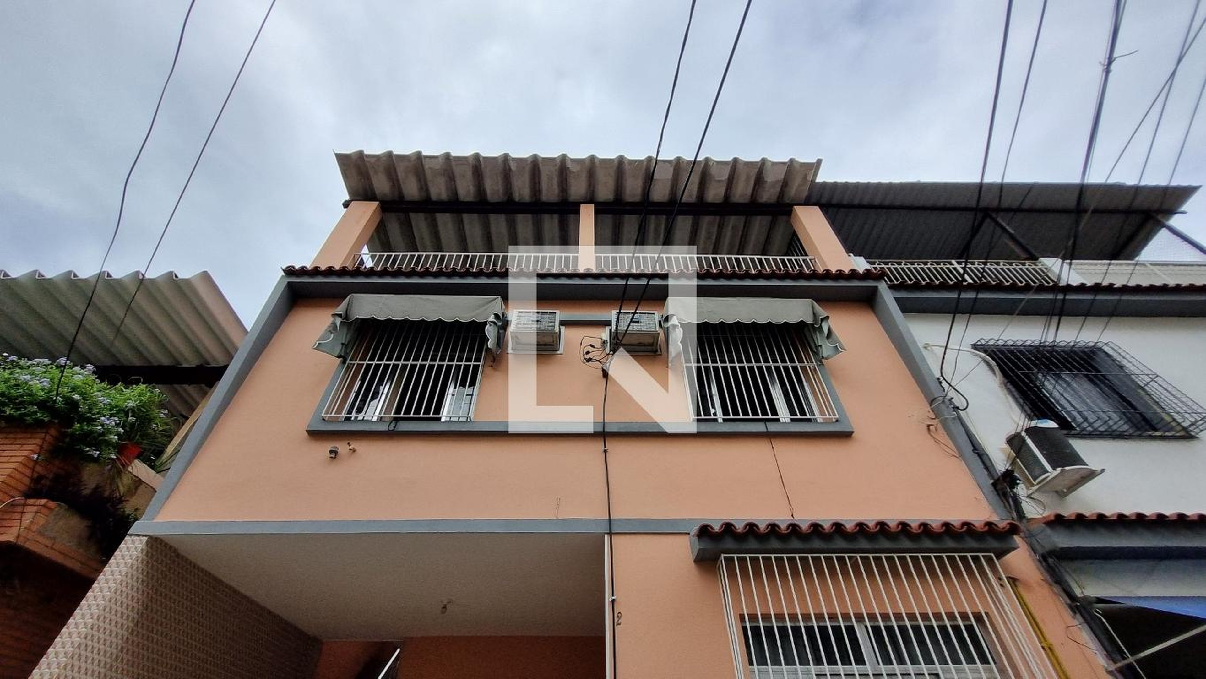 Fachada Condomínio em Rua Vinte e Quatro de Maio, 915