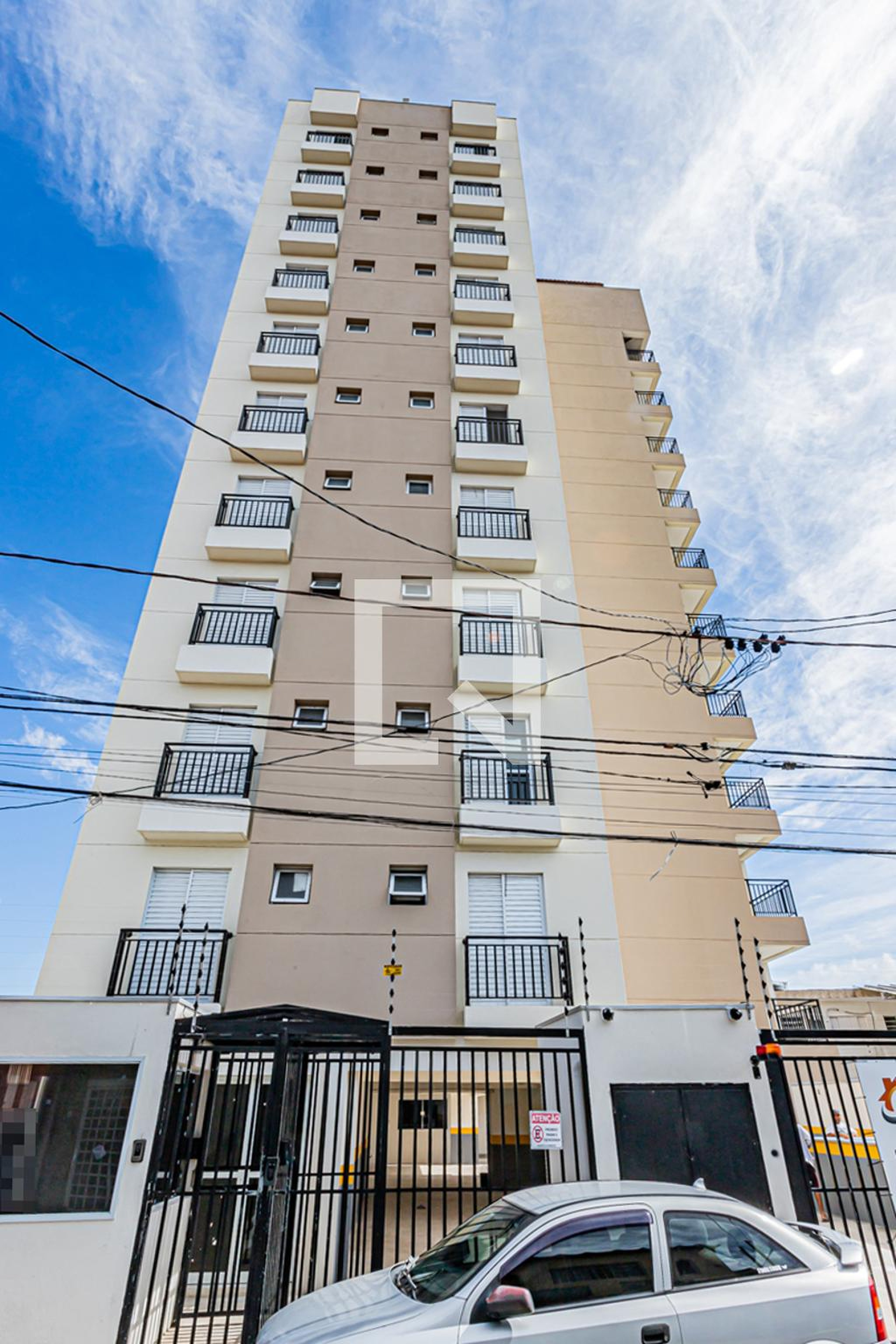 Fachada Condomínio em Rua Izabel de Oliveira, 187