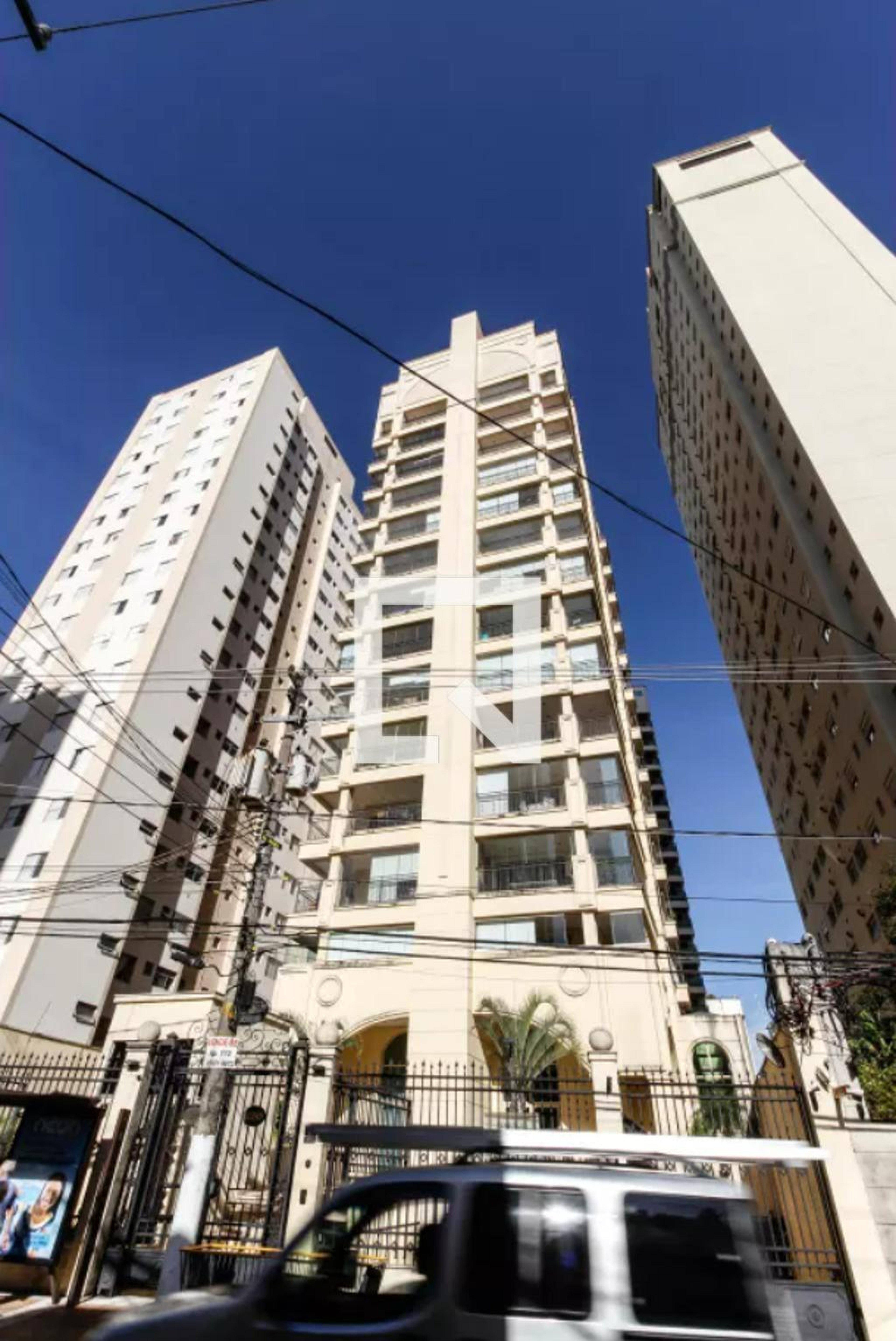 Fachada Condomínio em Rua Alfredo Pujol, 1309