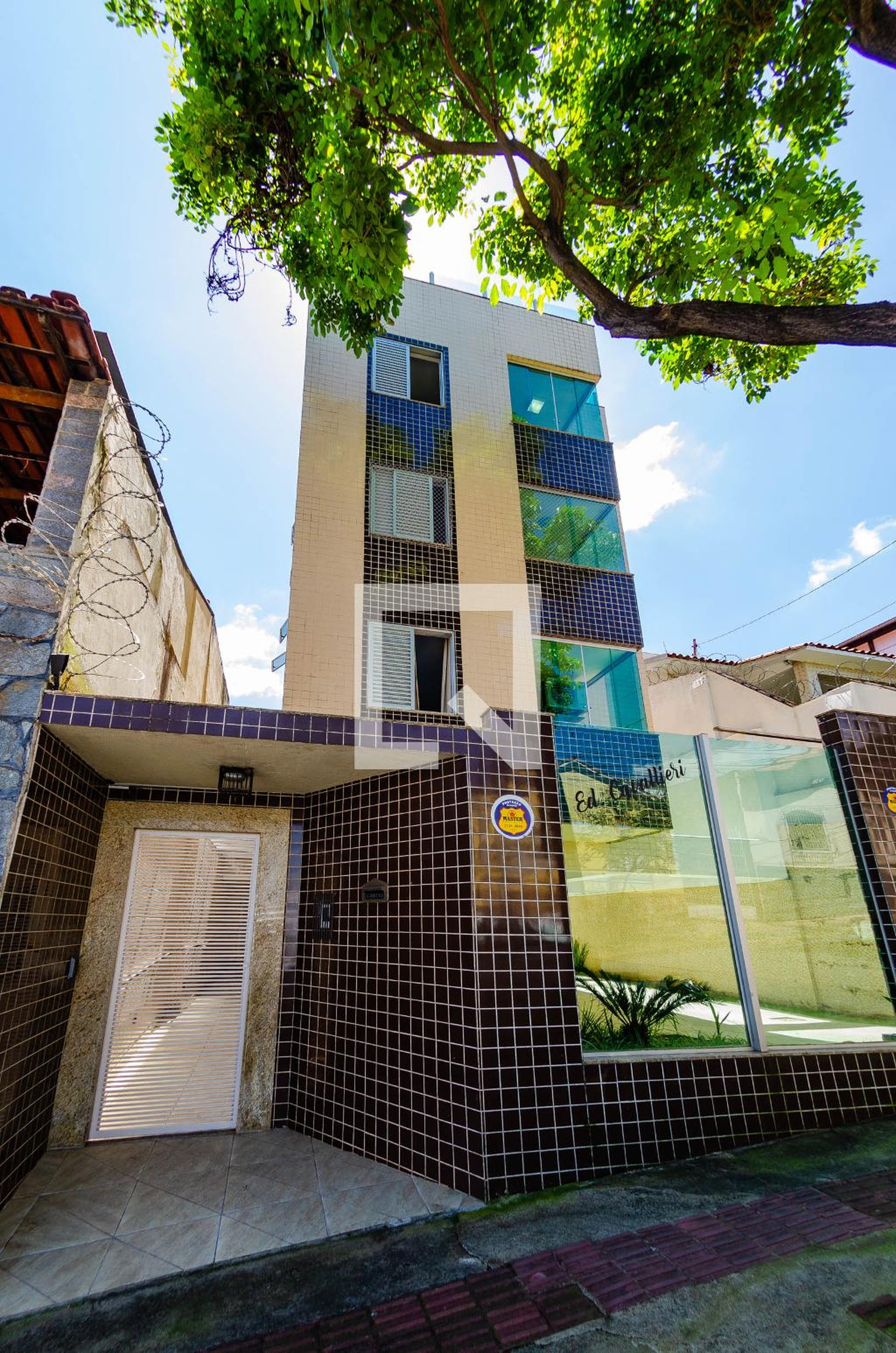 Fachada Condomínio em Rua Zurick, 335