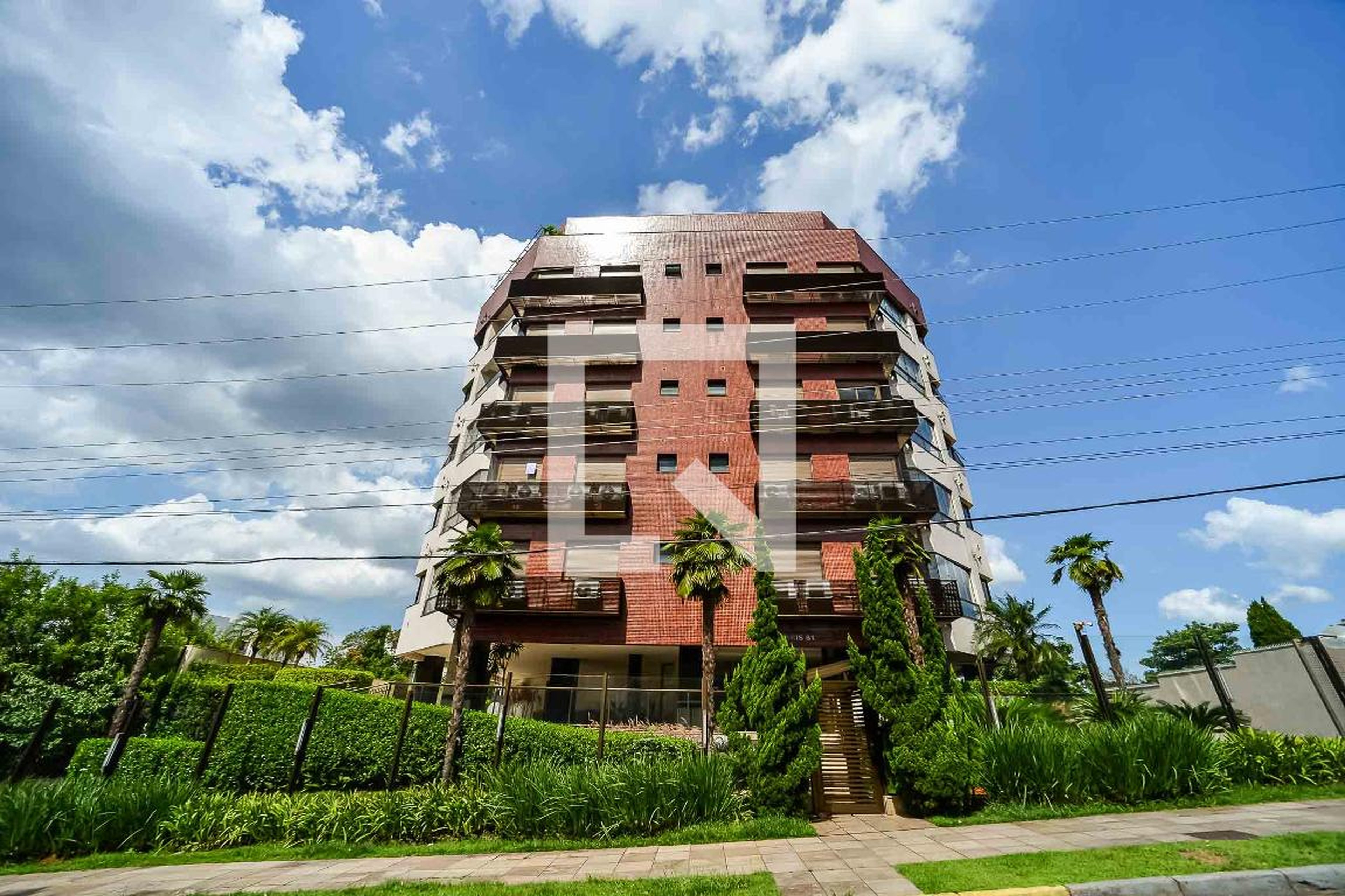 Fachada Condomínio em Rua Tremembé, 81