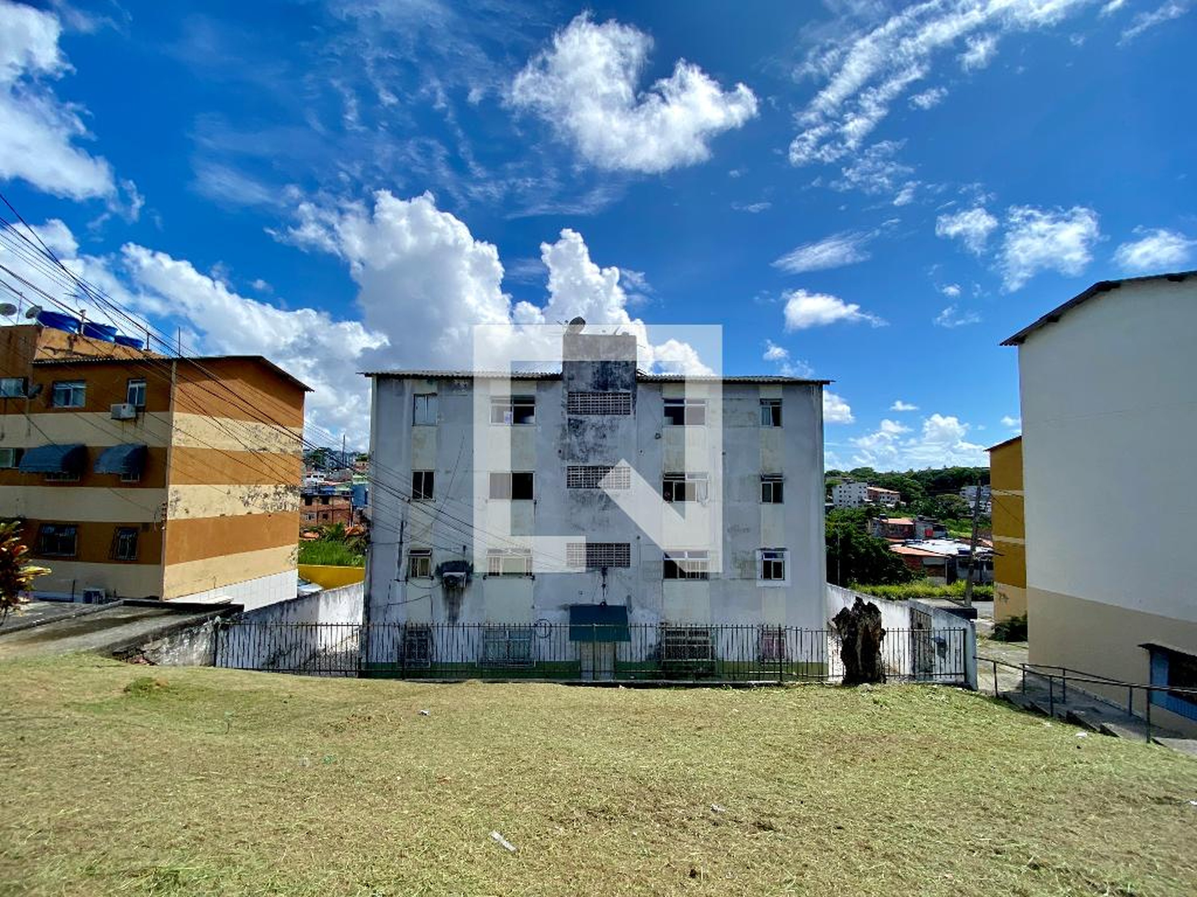 Fachada Condomínio em Rua Cidália Menezes, 1