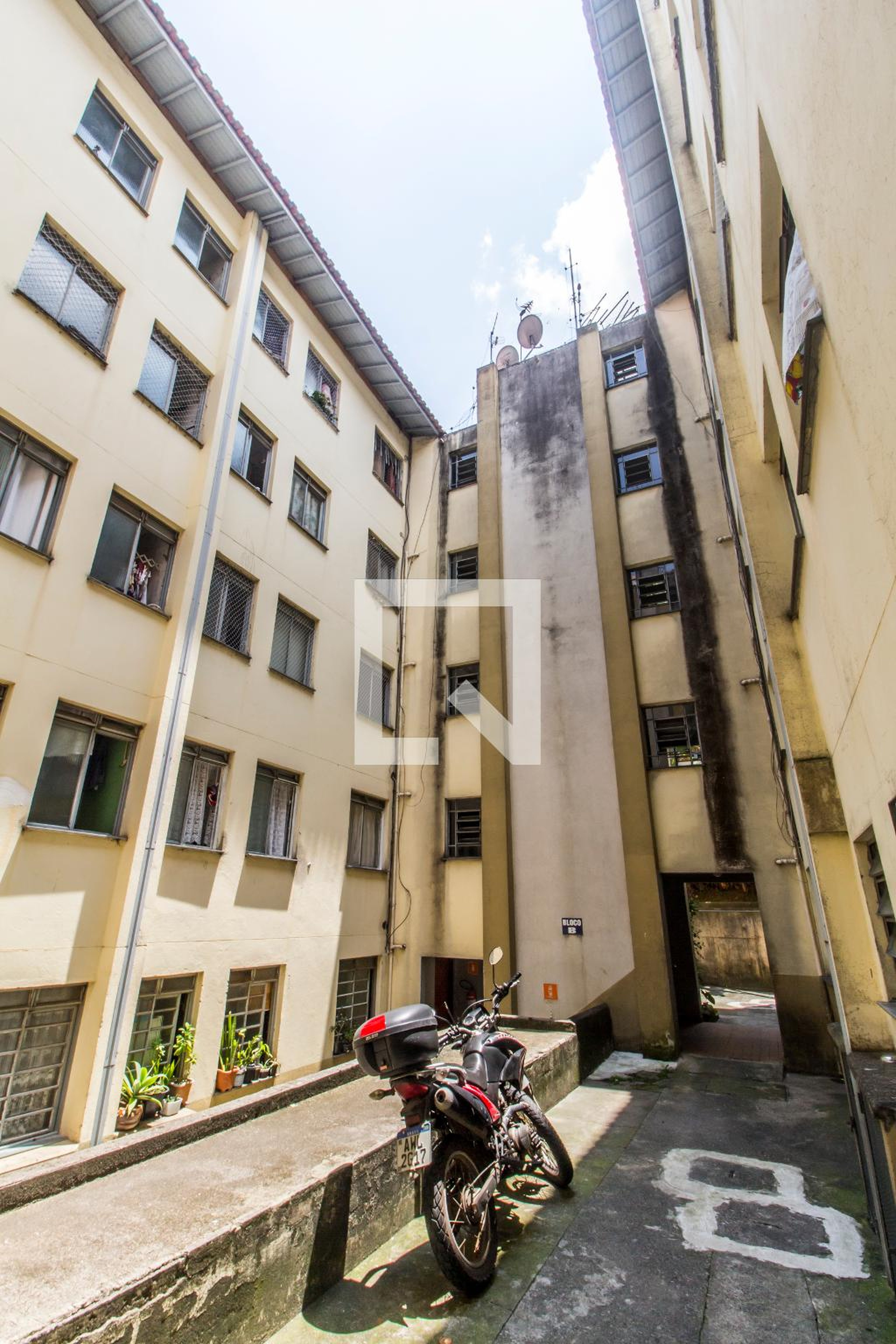 Fachada Condomínio em Estrada Egílio Vitorello, 341