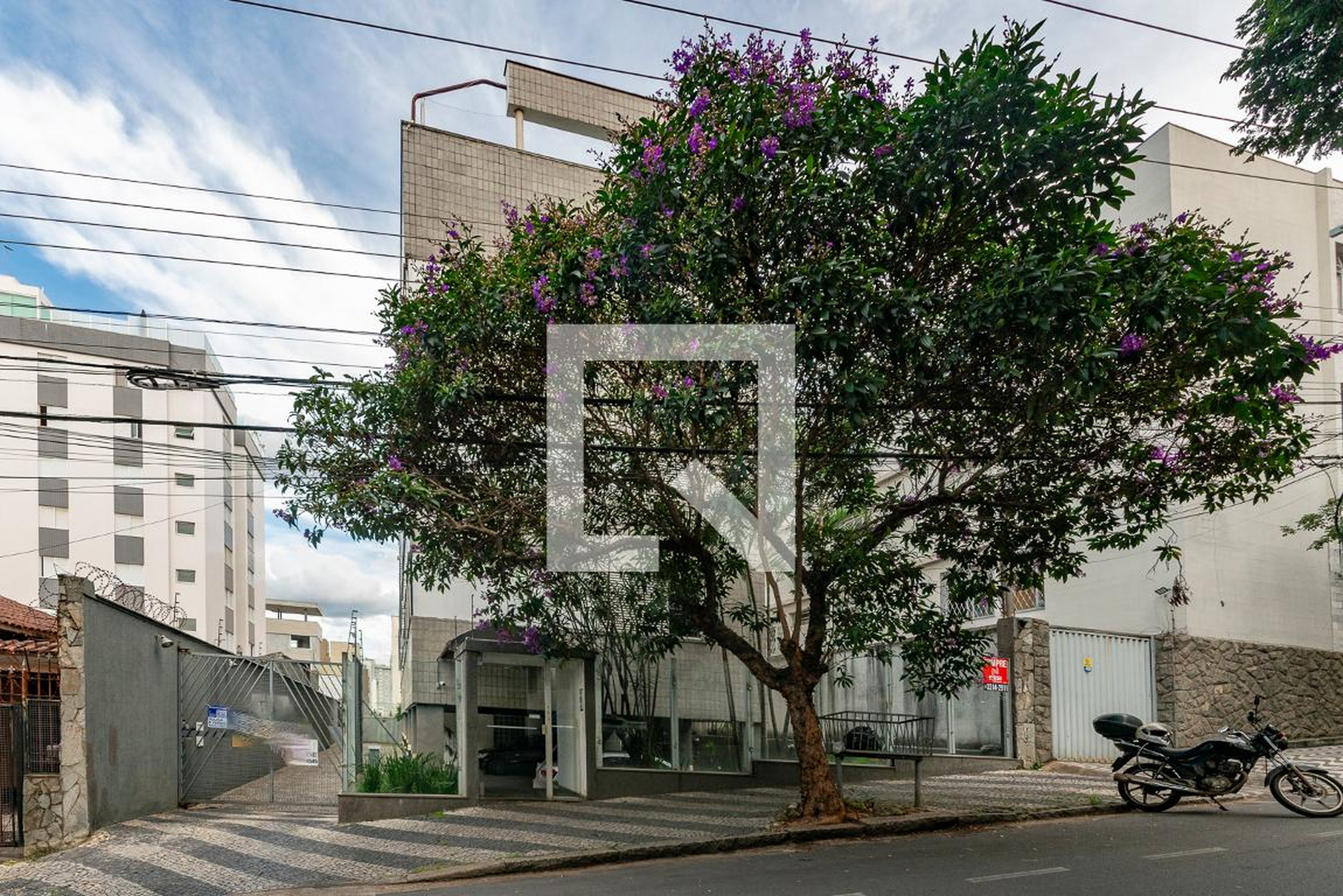 Fachada Condomínio em Rua General Andrade Neves, 293