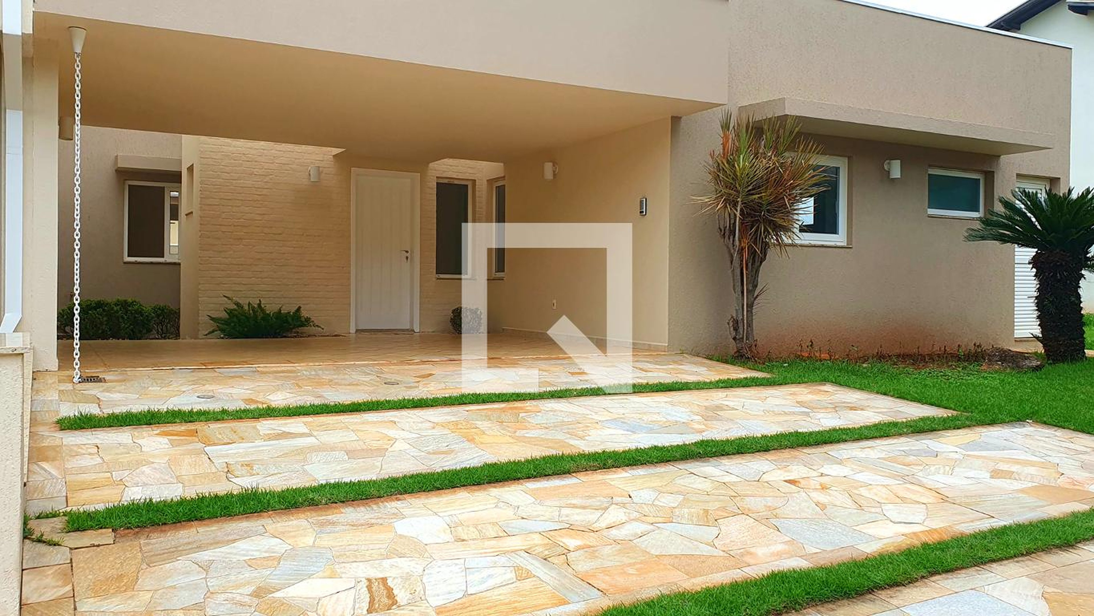 Fachada Condomínio em Rua Augusto Albino, 327