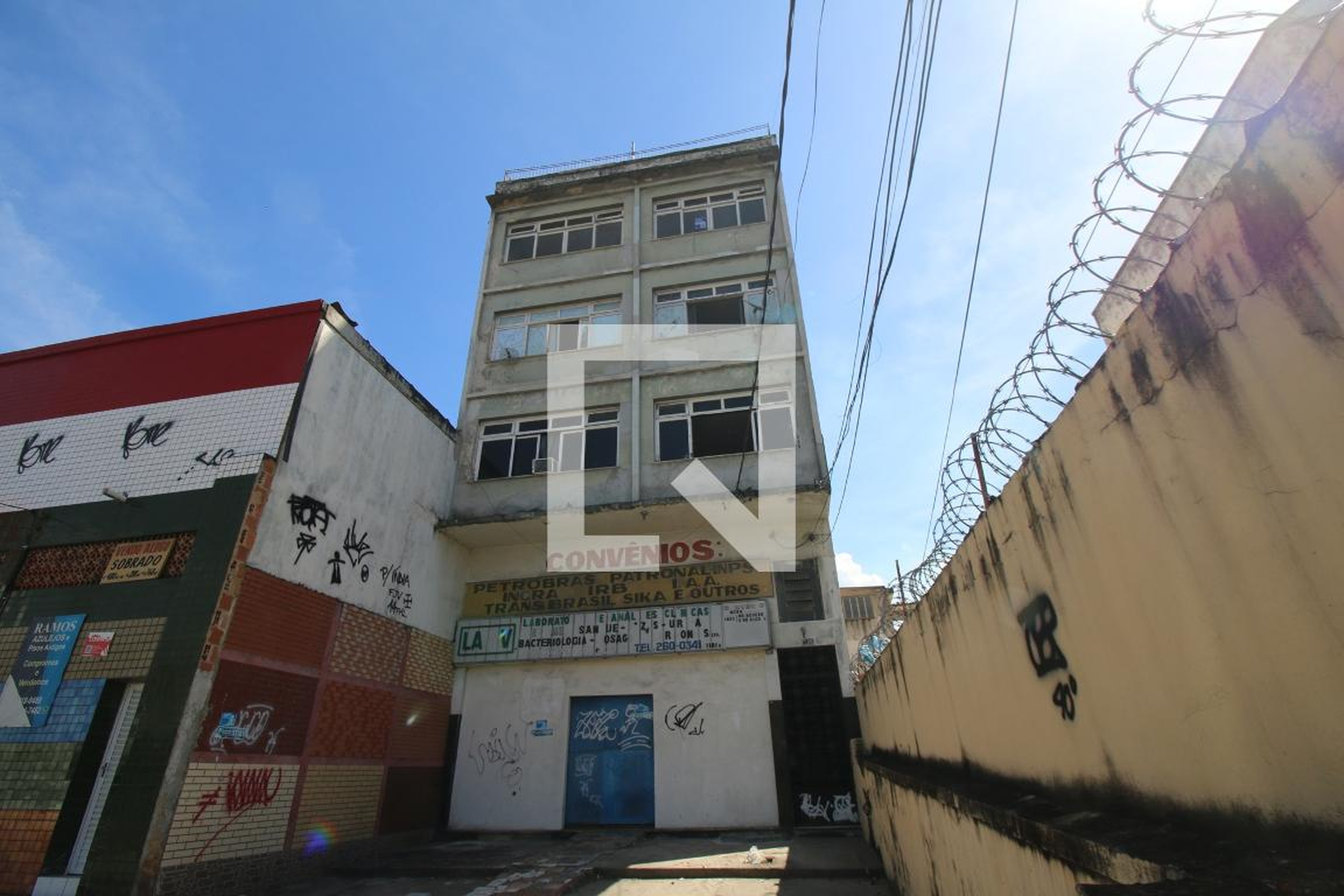 Fachada do Prédio Condomínio em Rua Uranos, 1181