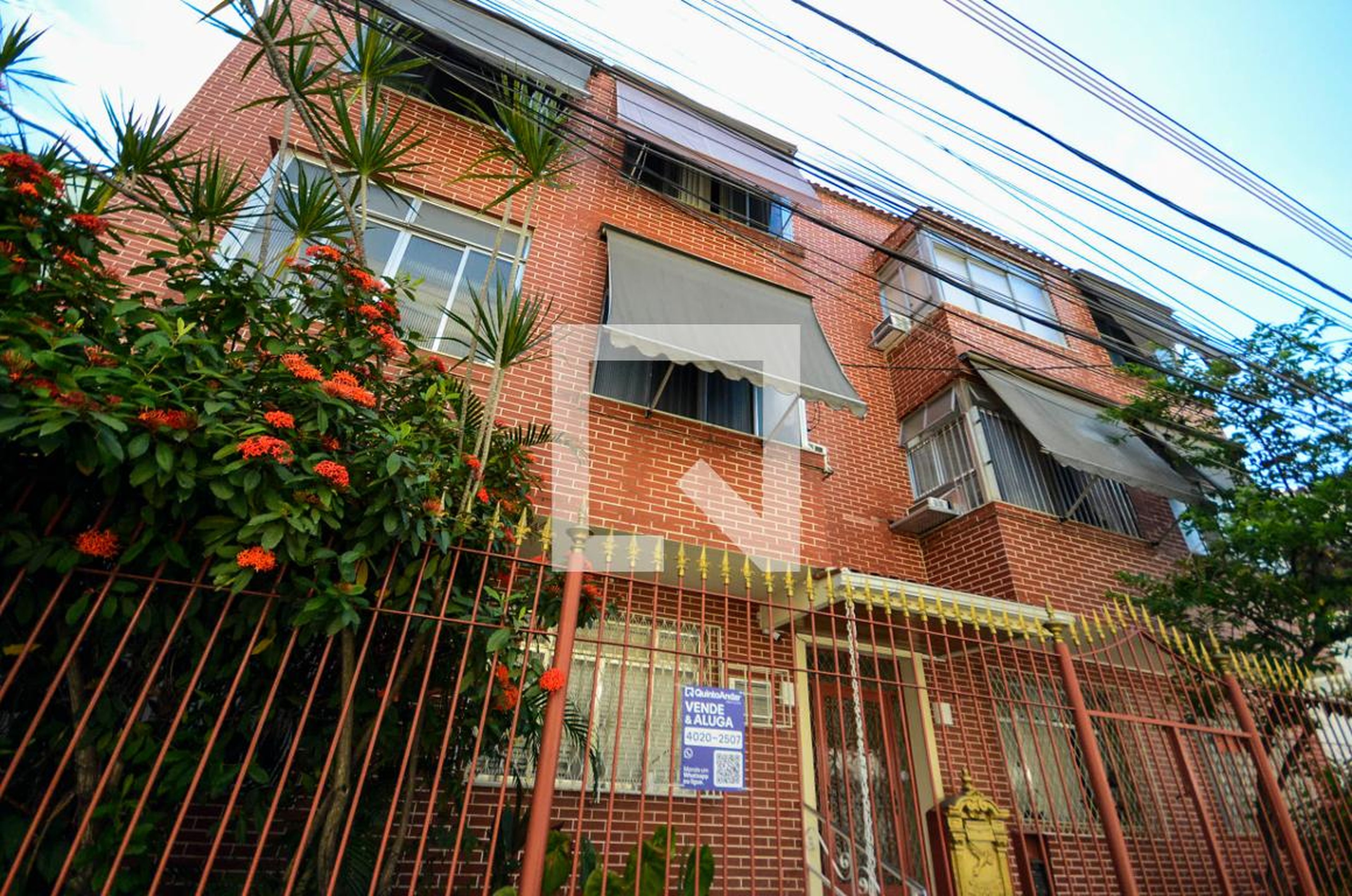 Fachada Condomínio em Rua Manuel Leitão, 26