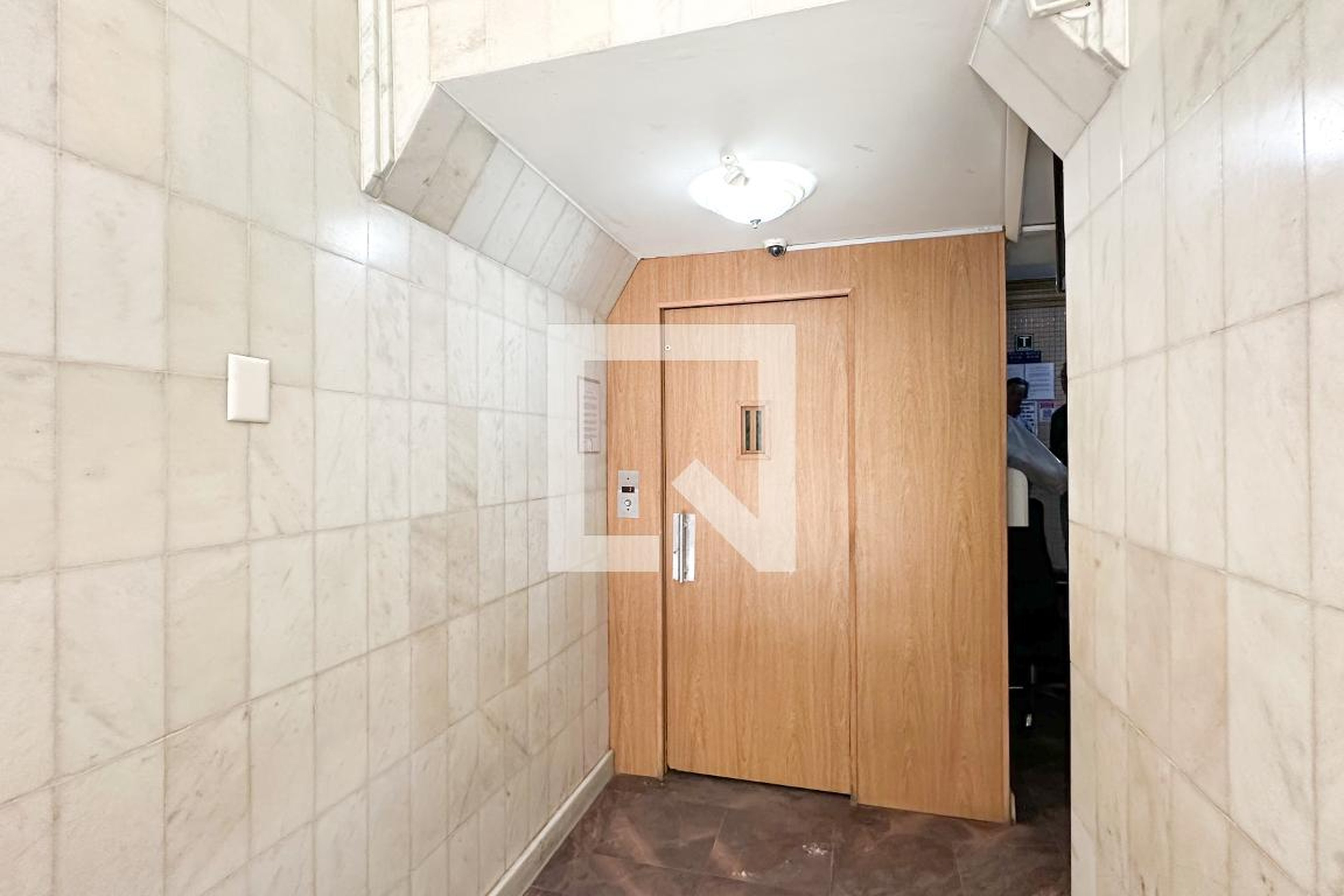 Entrada - Edificio Jakuy