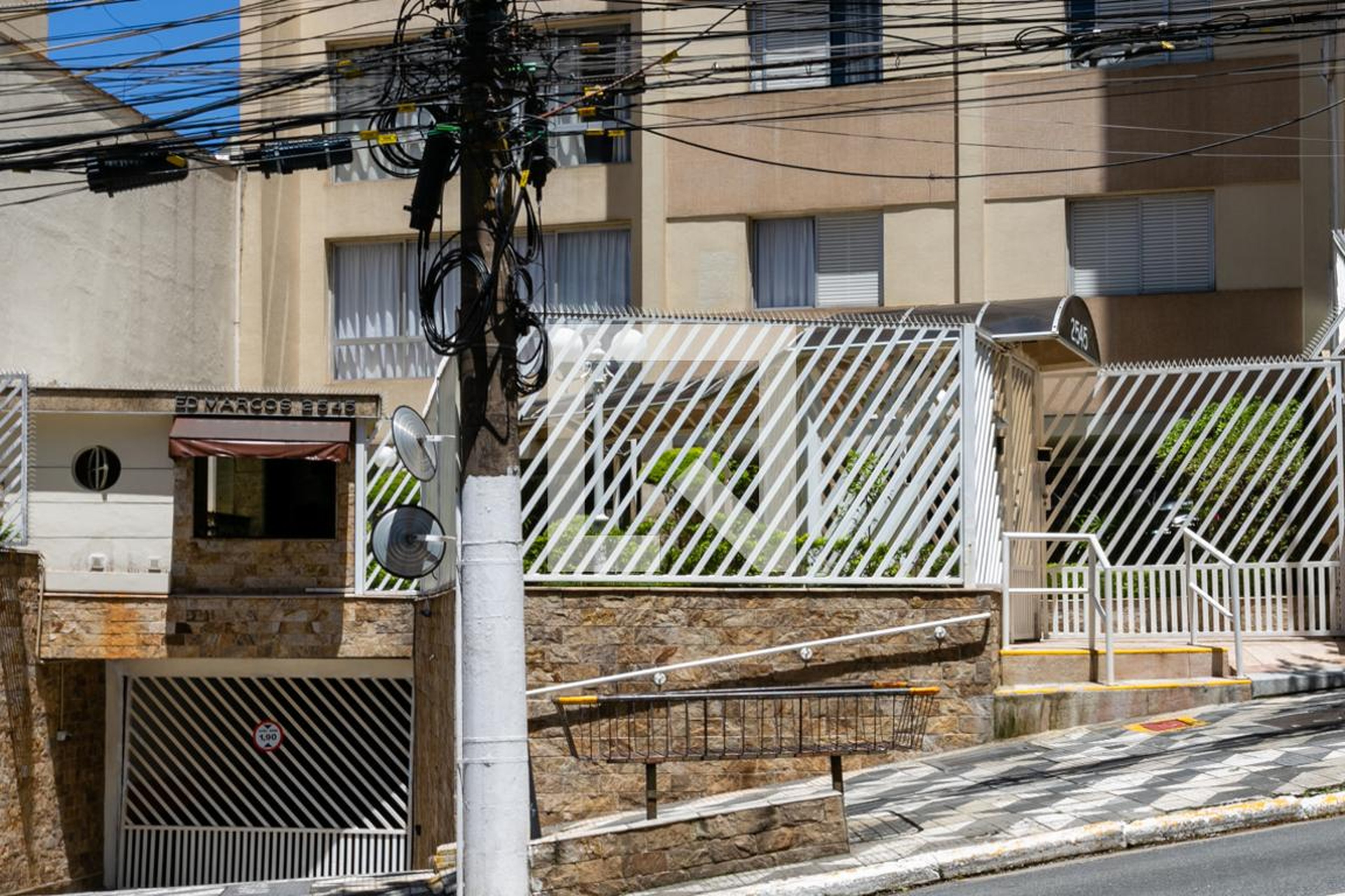 Fachada do condomínio Condomínio Marcos