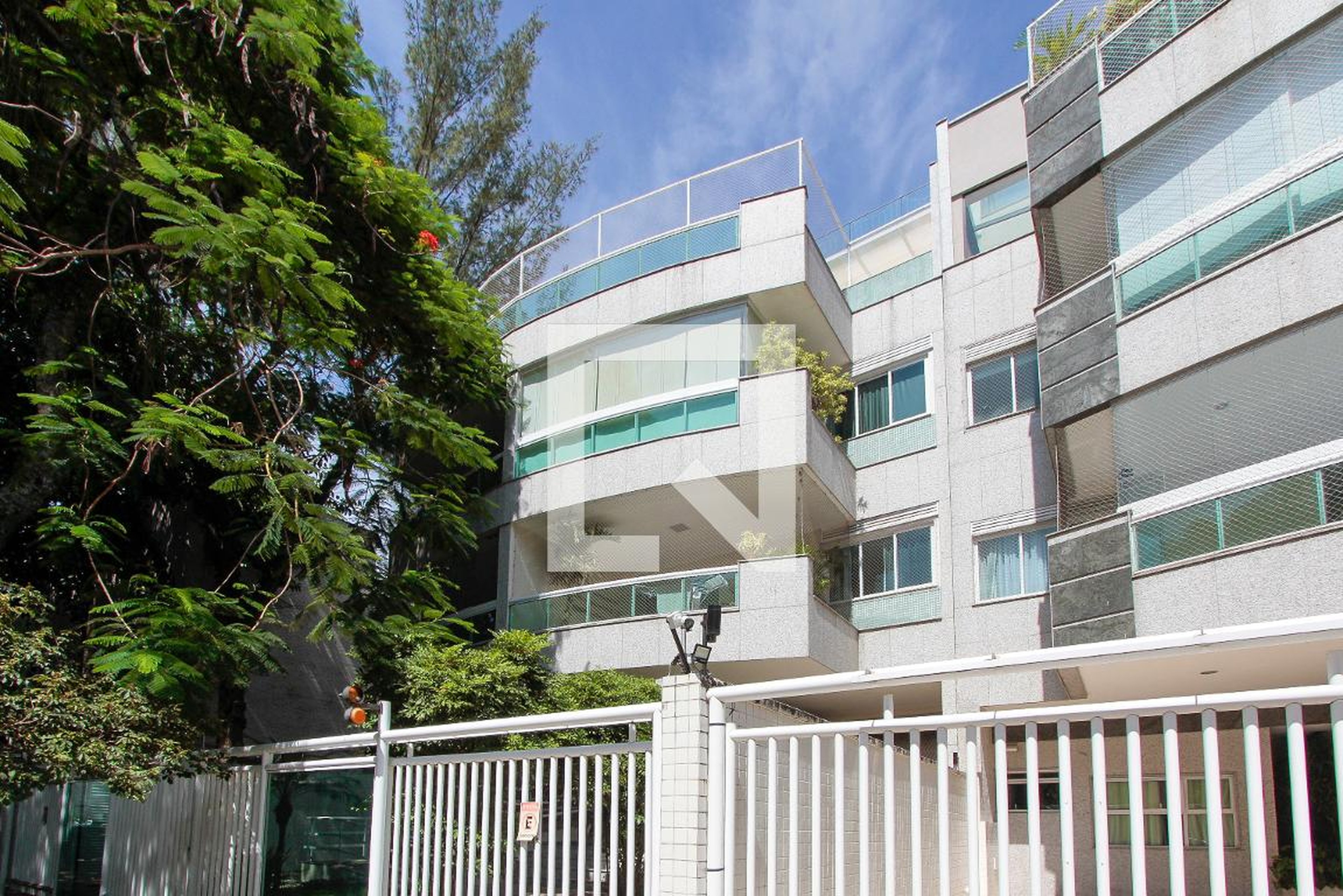 Fachada Condomínio em Rua Paulo Mazzucchelli, 302