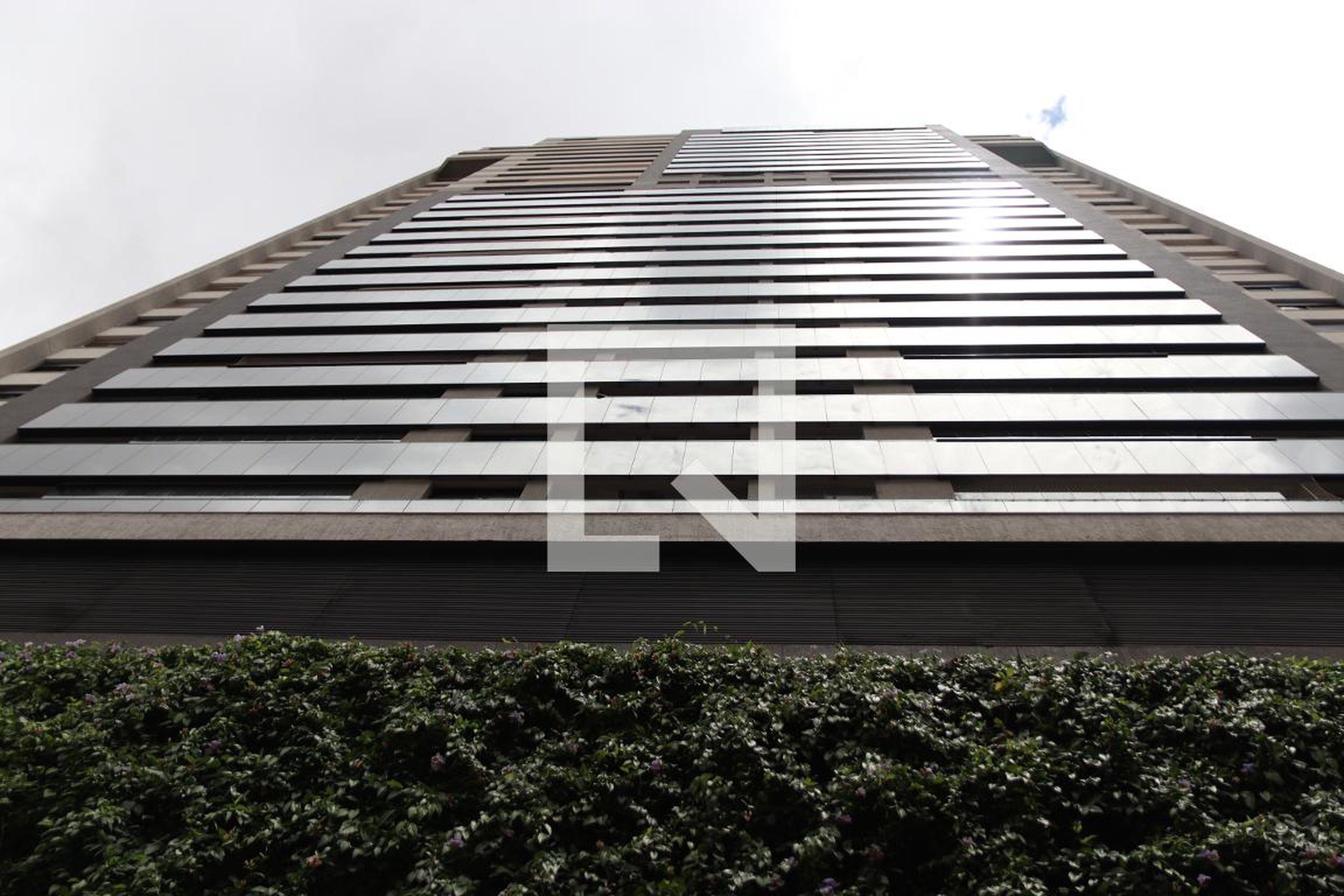 Fachada Condomínio em Rua Doze, 58