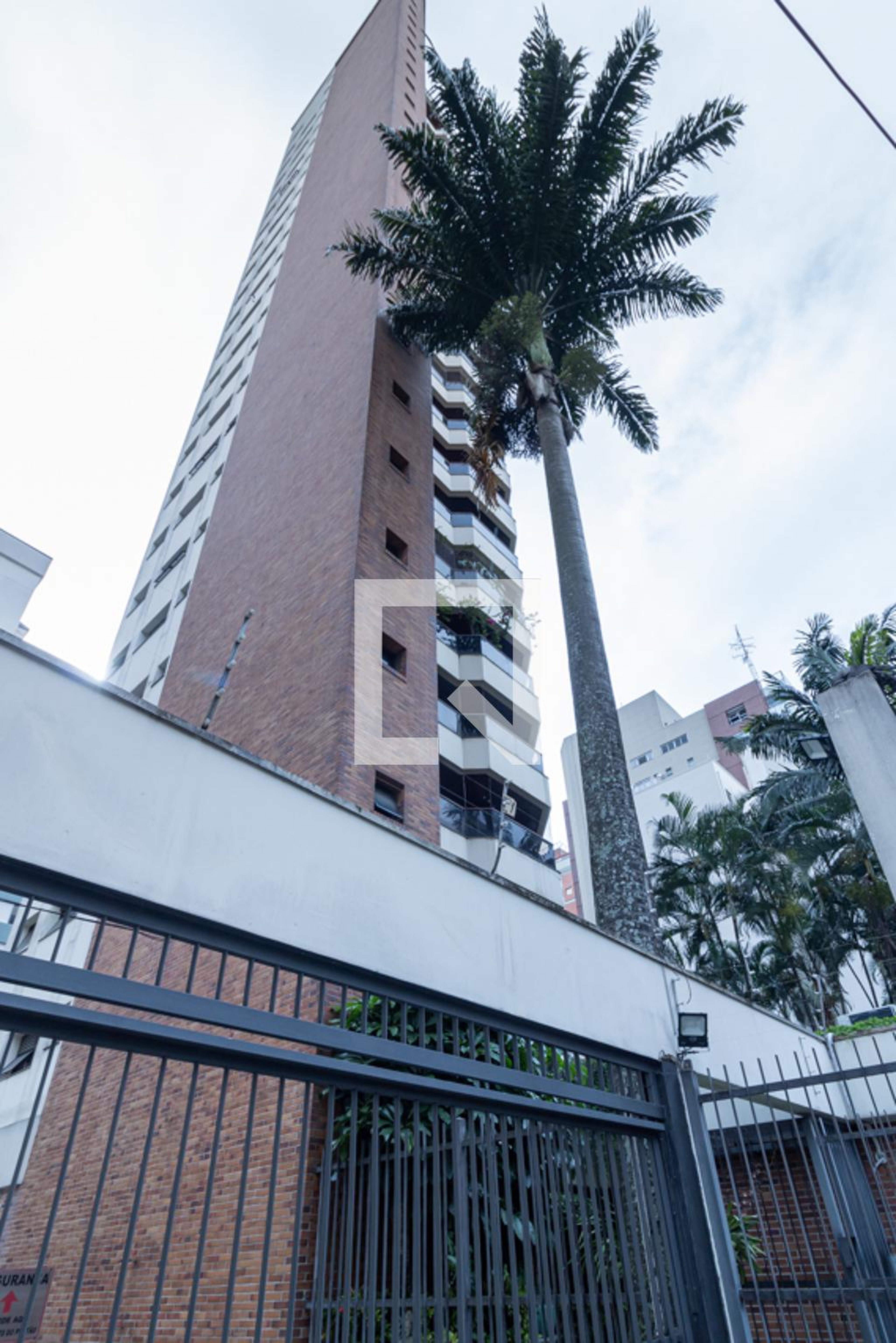 Fachada do Prédio Condomínio La Boheme