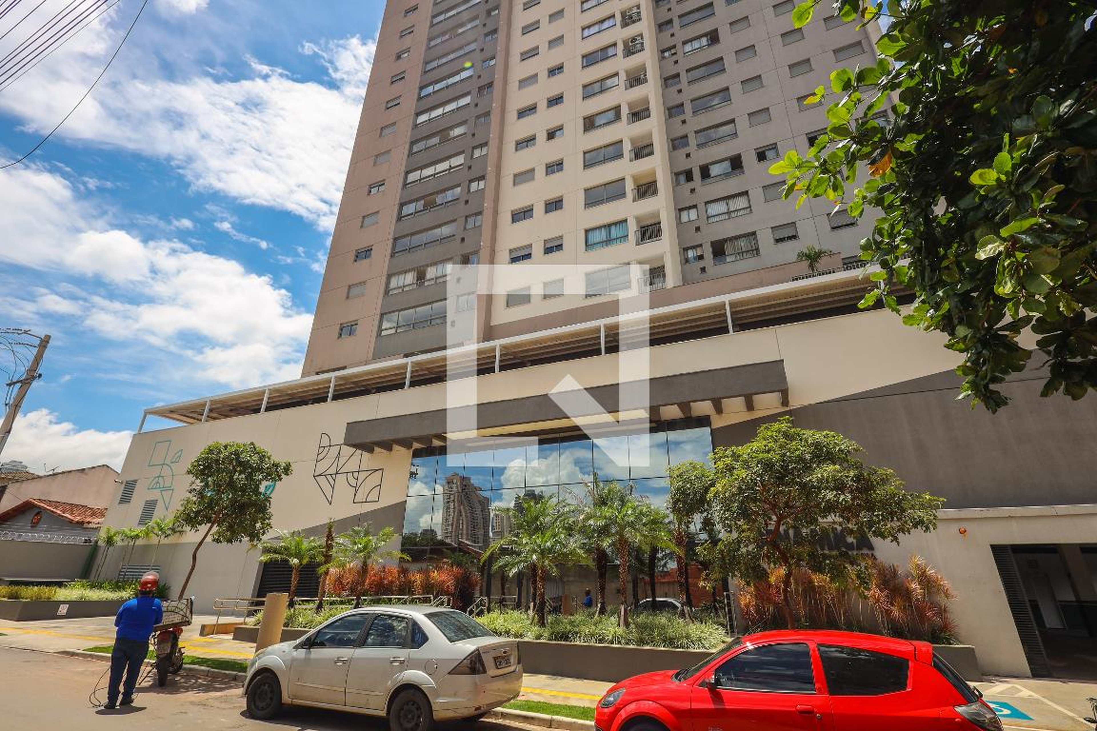 Fachada do Prédio Condomínio Muy Bueno