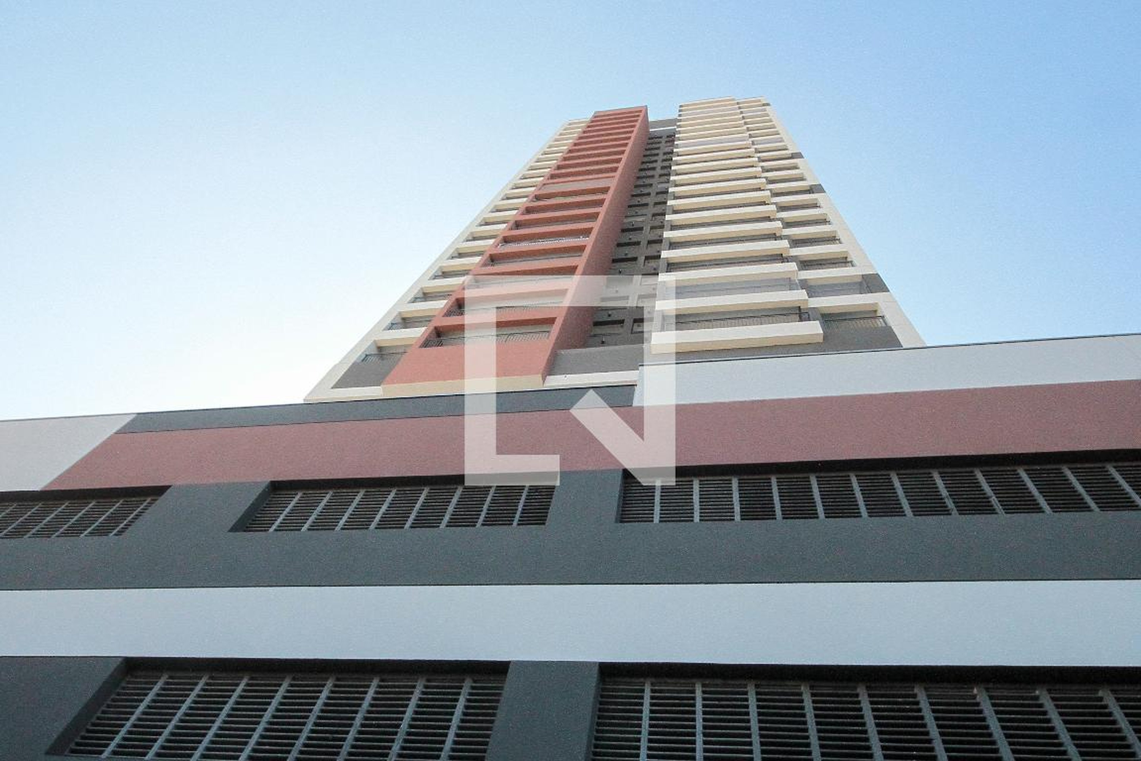 Fachada Condomínio em Avenida Professor Luiz Ignácio Anhaia Mello, 2660