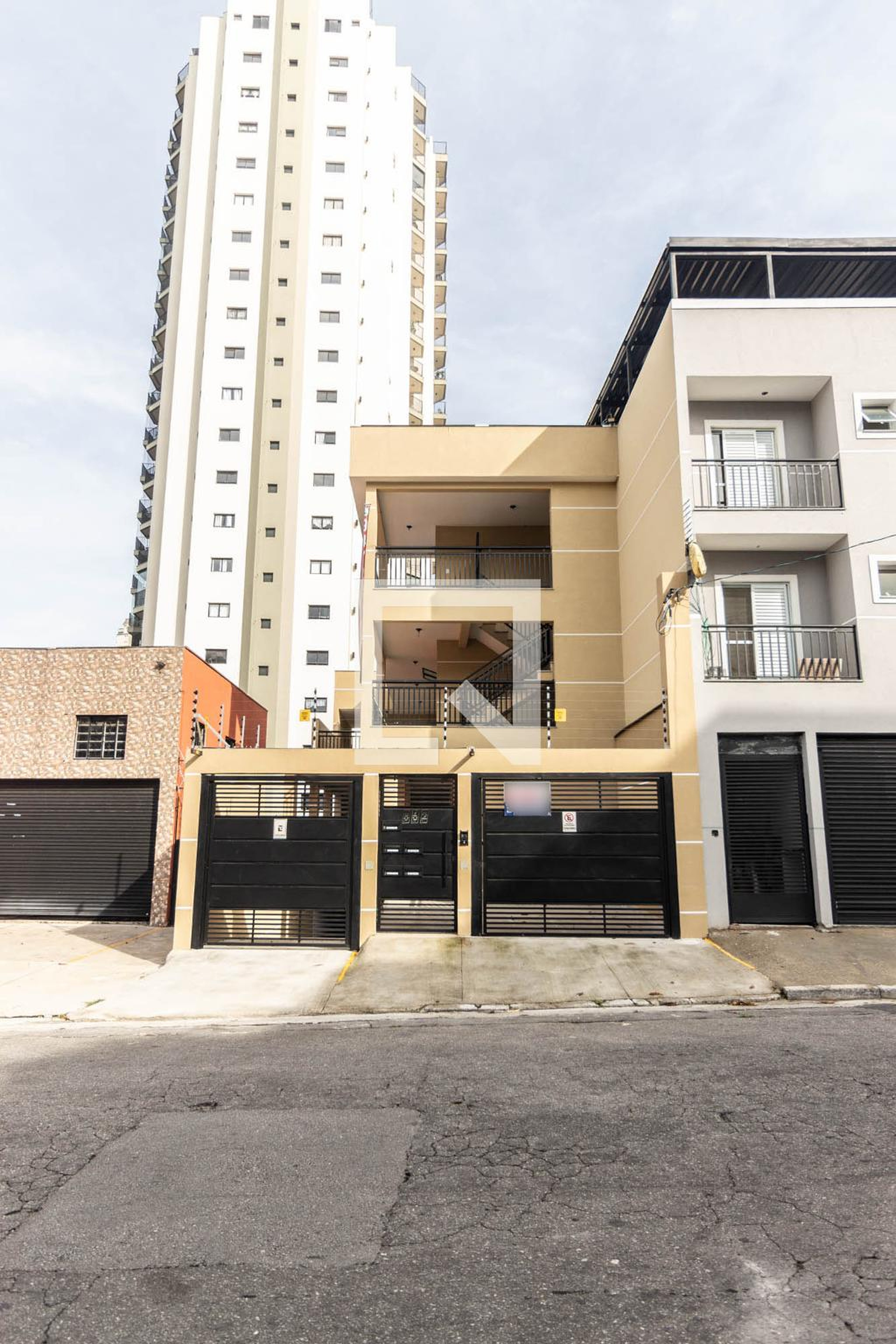 Fachada Condomínio em Rua Mariquinha Viana, 862