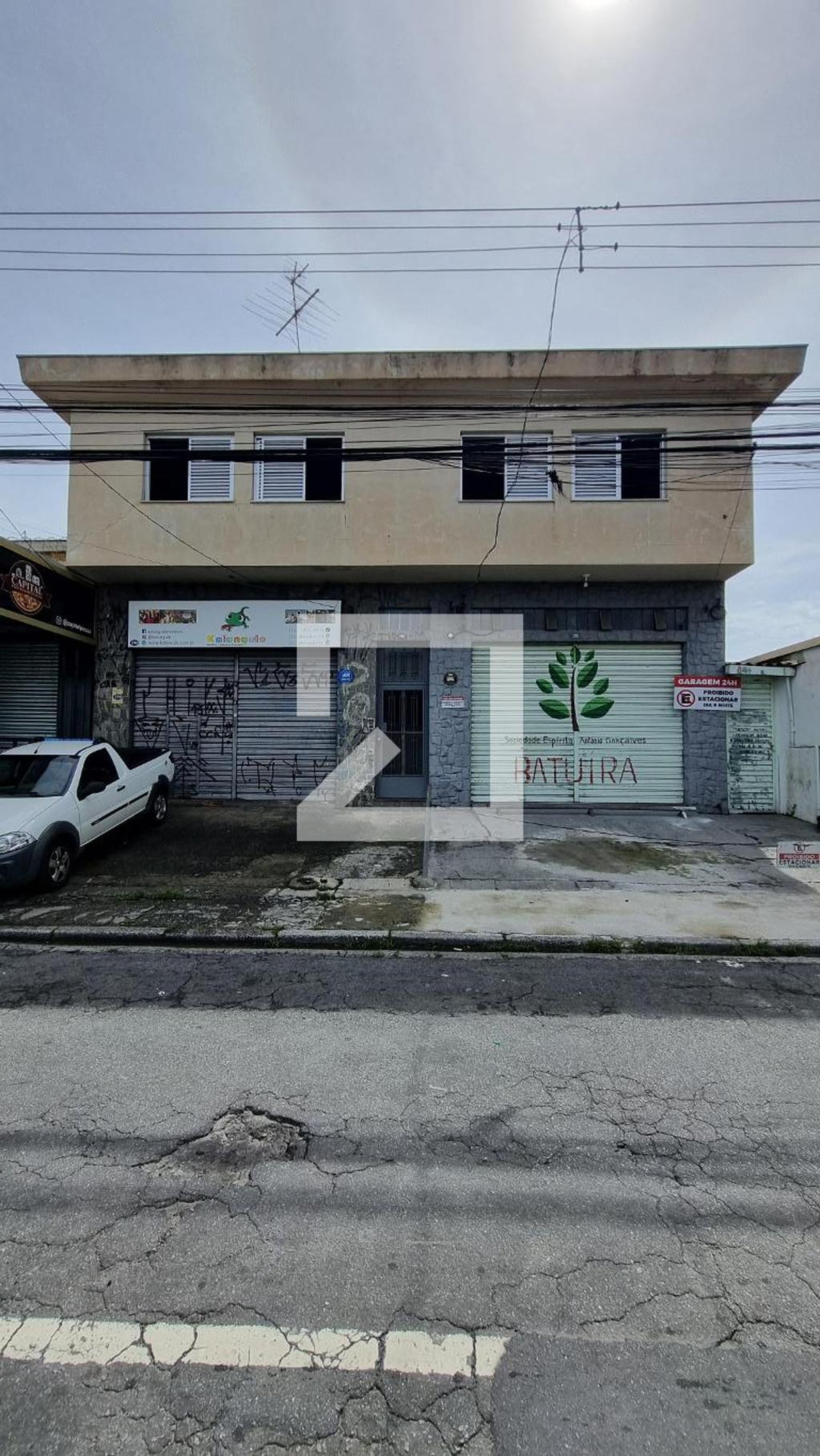 Fachada Condomínio em Rua Francisco Pereira, 296