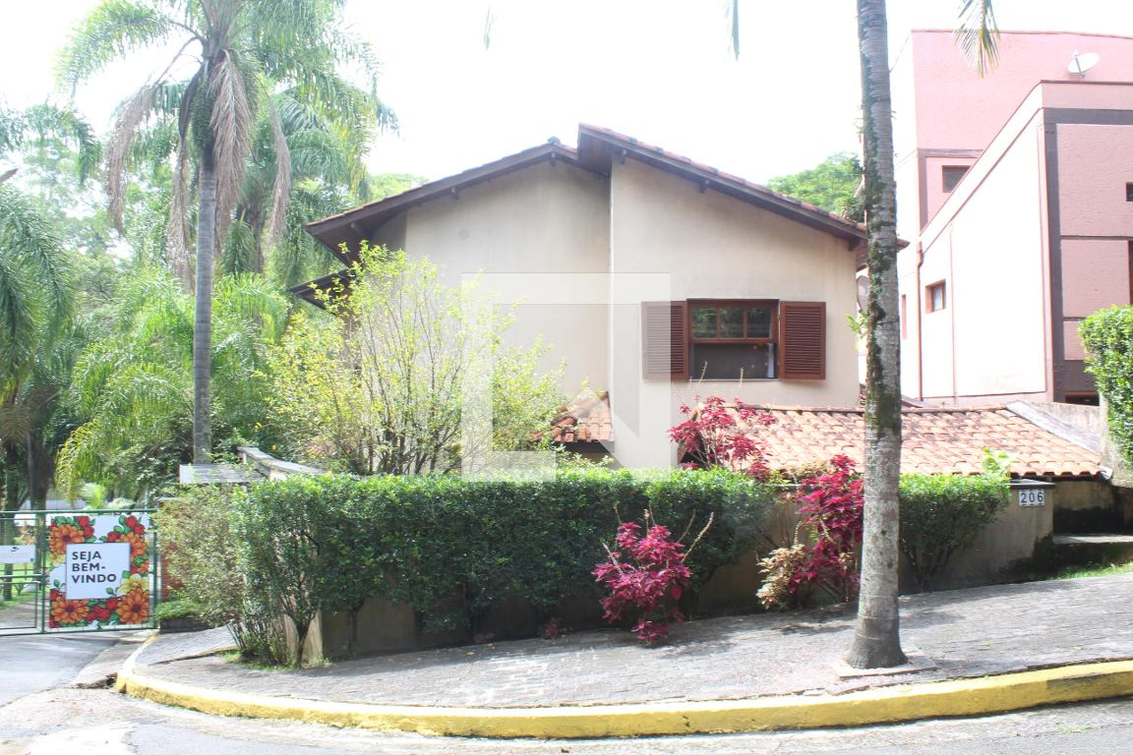 Fachada Condomínio em Rua Gustav Hains, 206