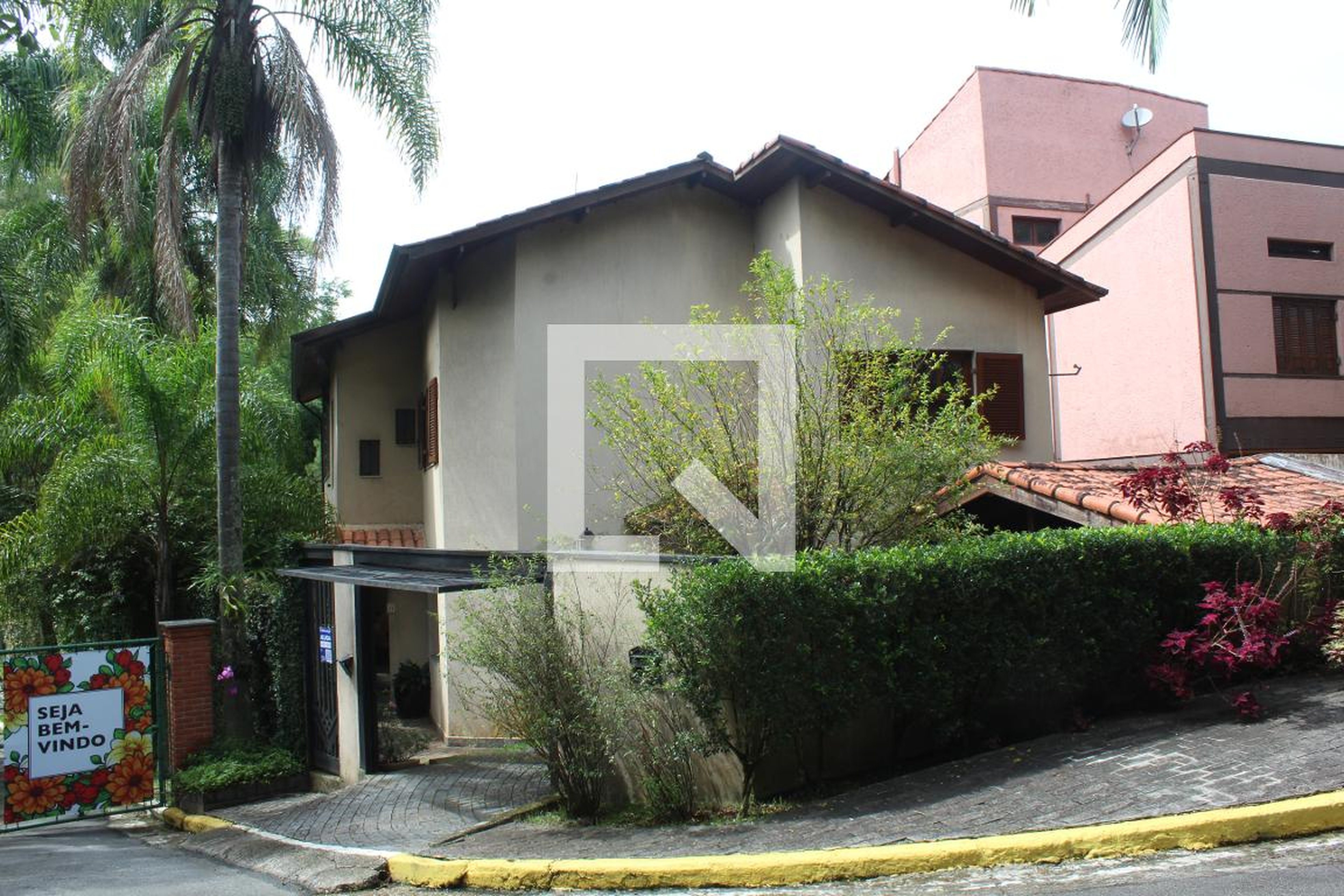 Fachada Condomínio em Rua Gustav Hains, 206