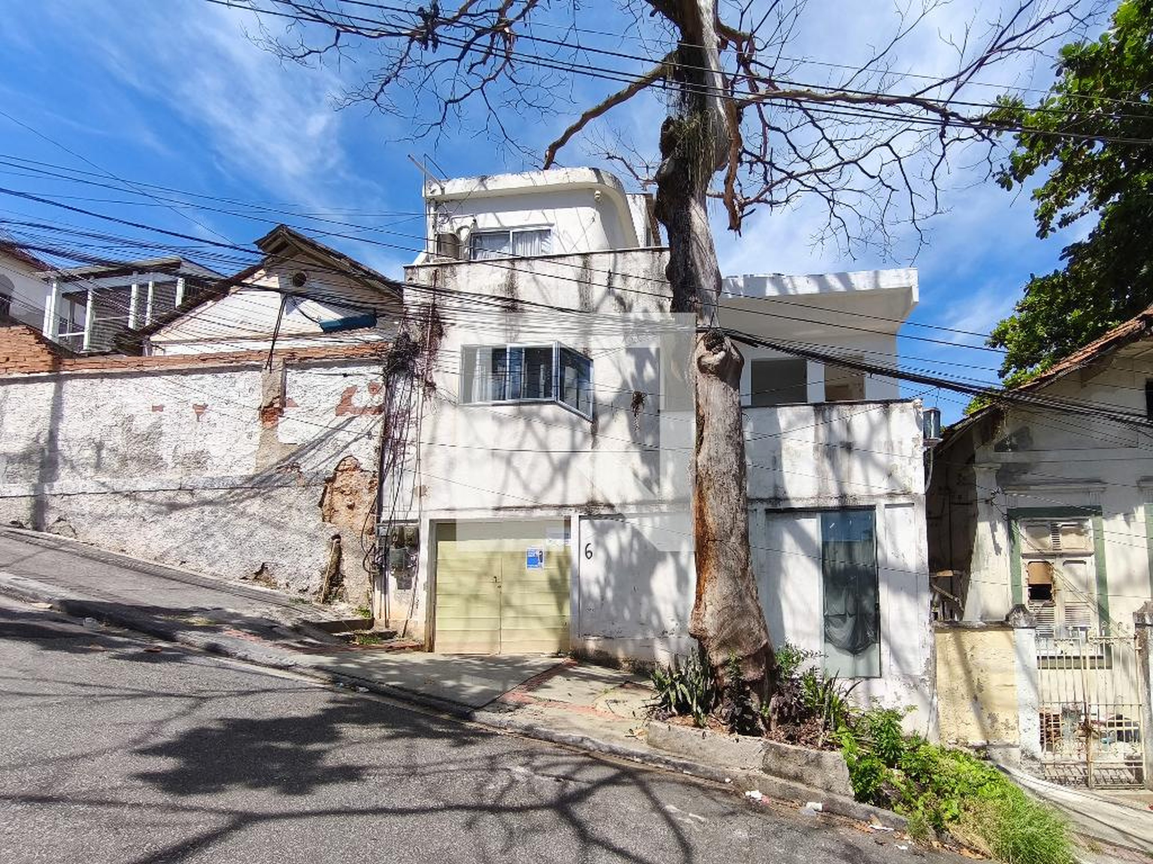 Fachada do Prédio Condomínio em Rua São Cláudio, 6