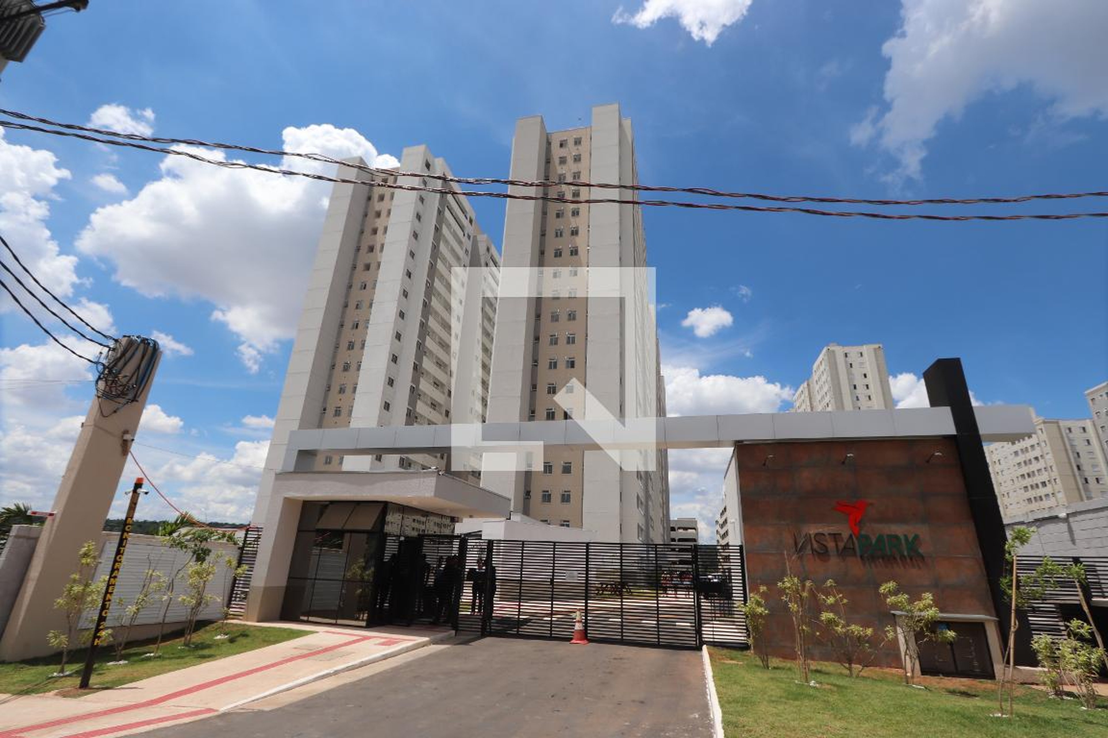 Fachada do condomínio Condomínio Vista Park  Emccamp