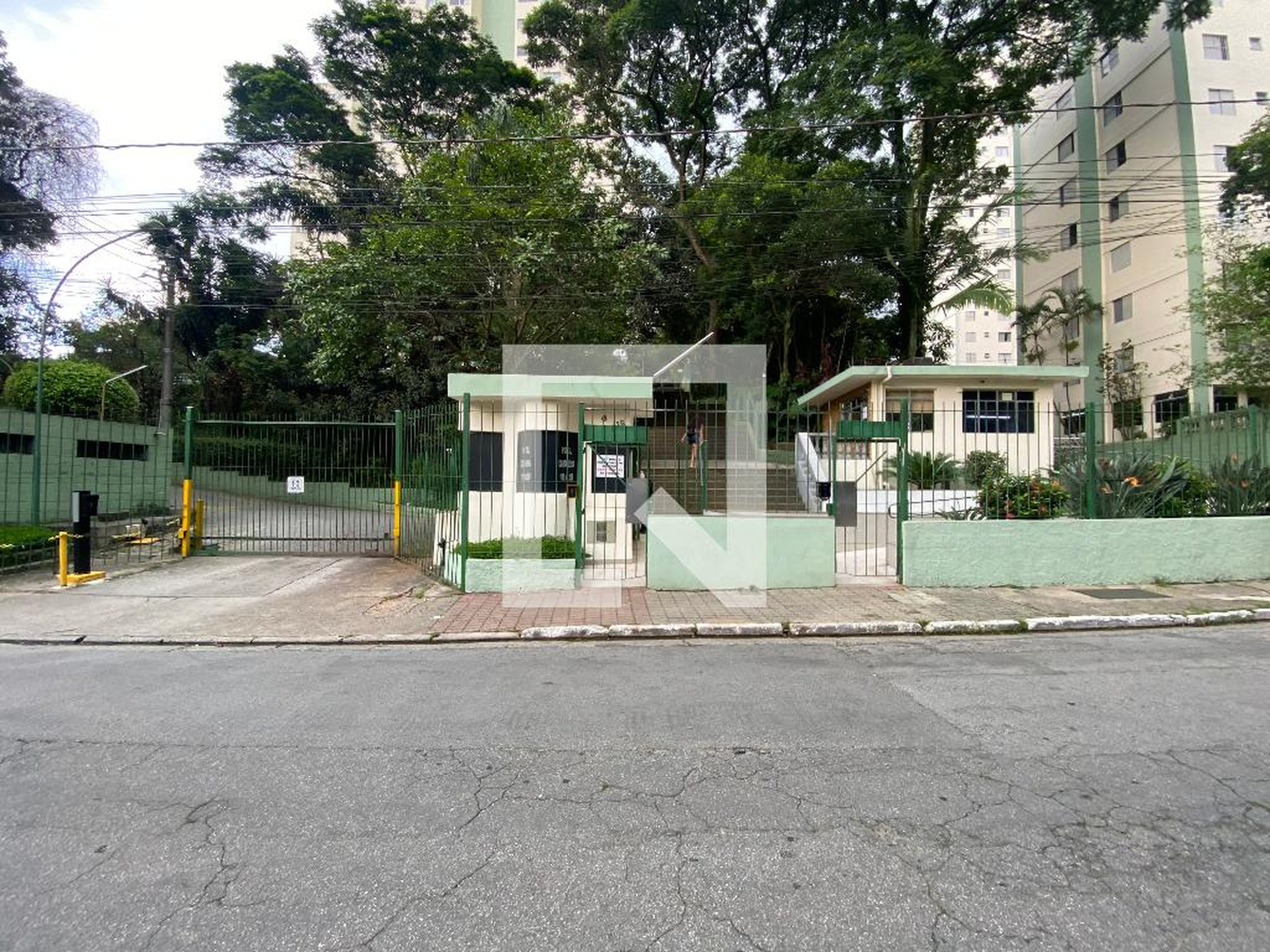 Fachada Condomínio em Rua Josefina Arnoni, 149