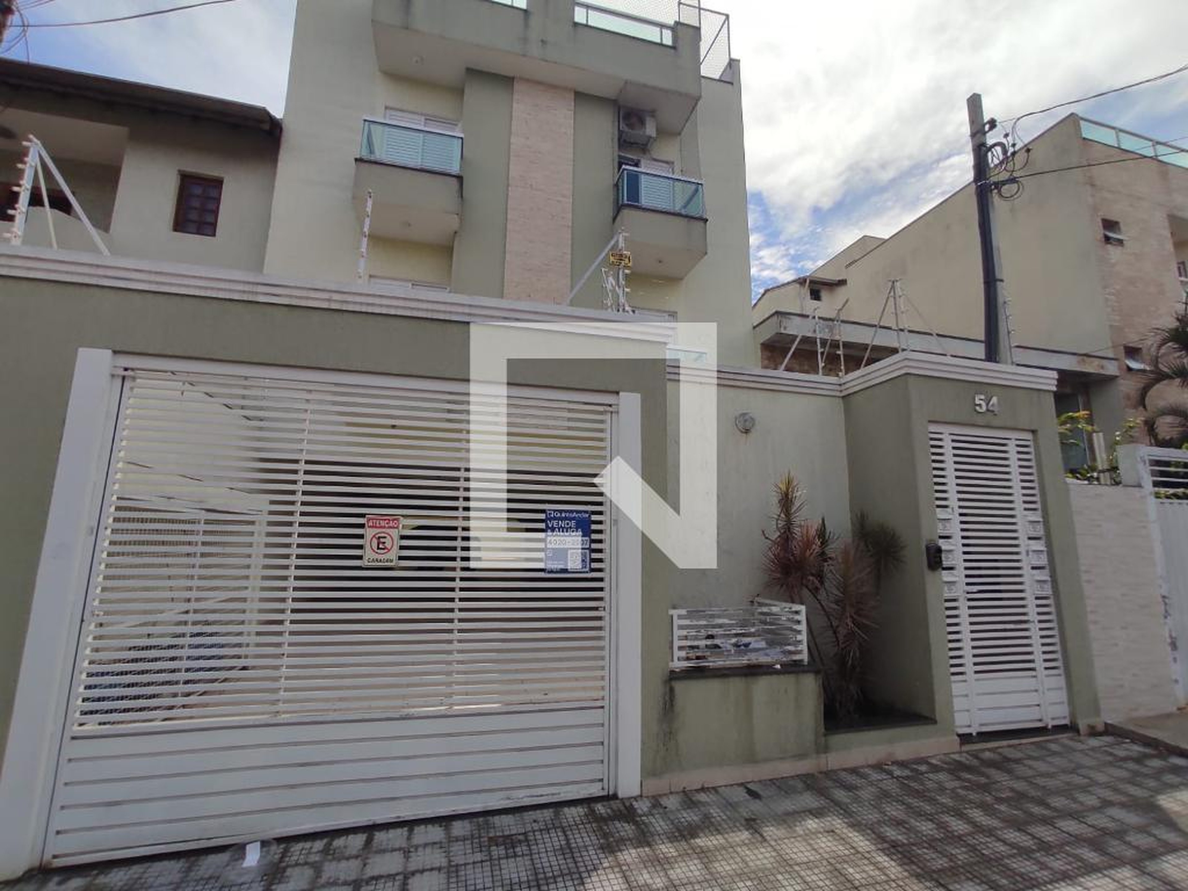 fachada Condomínio em Rua Roque da Costa, 54