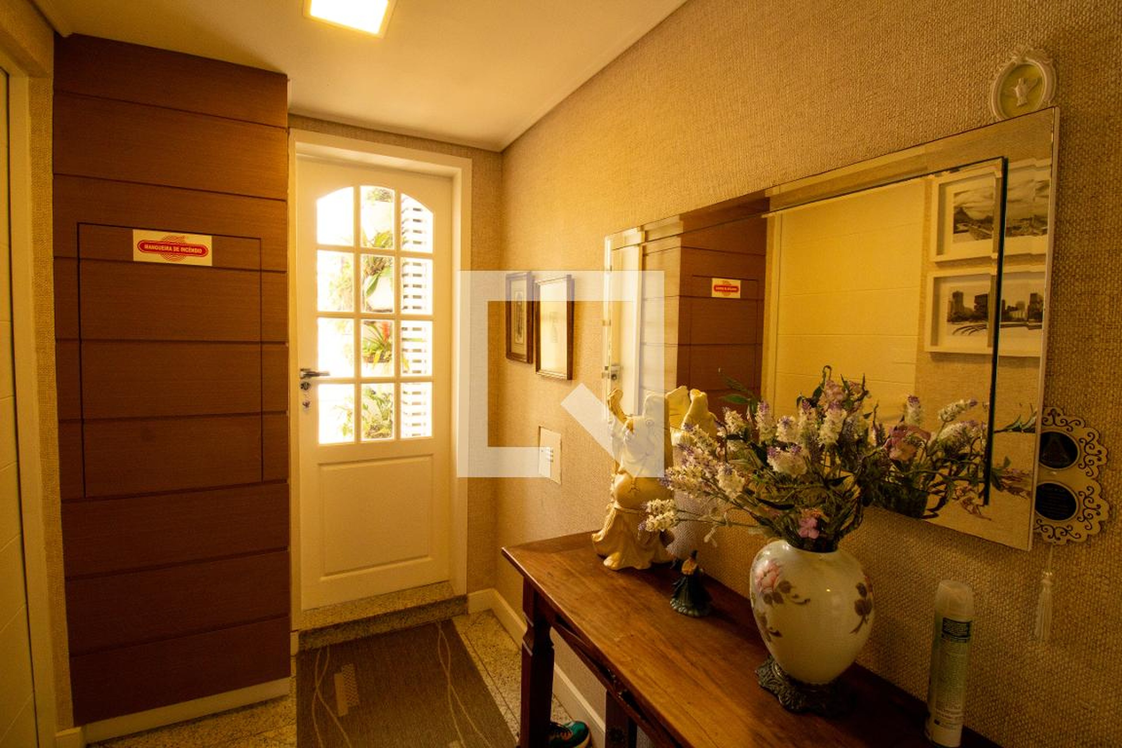 Entrada Condomínio em Rua Zoila de Abreu Teixeira, 117